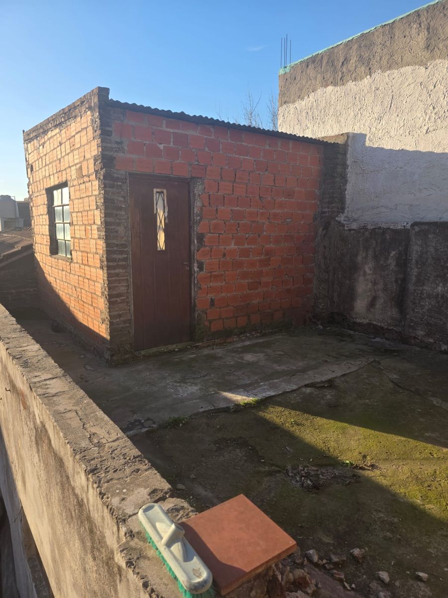 VENTA Casa de 3 ambientes al frente con vivienda de 3 ambientes al fondo - 22