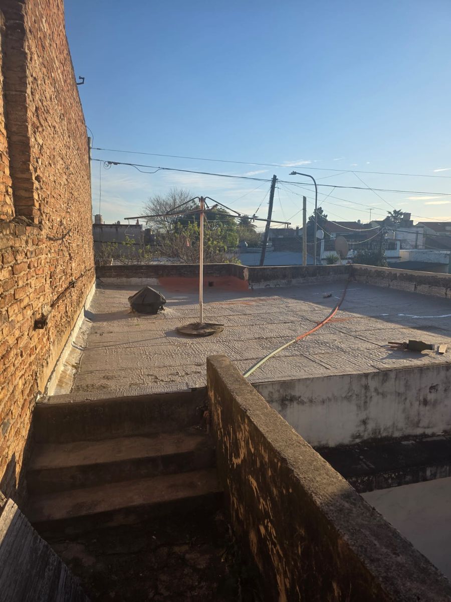 VENTA Casa de 3 ambientes al frente con vivienda de 3 ambientes al fondo - 23