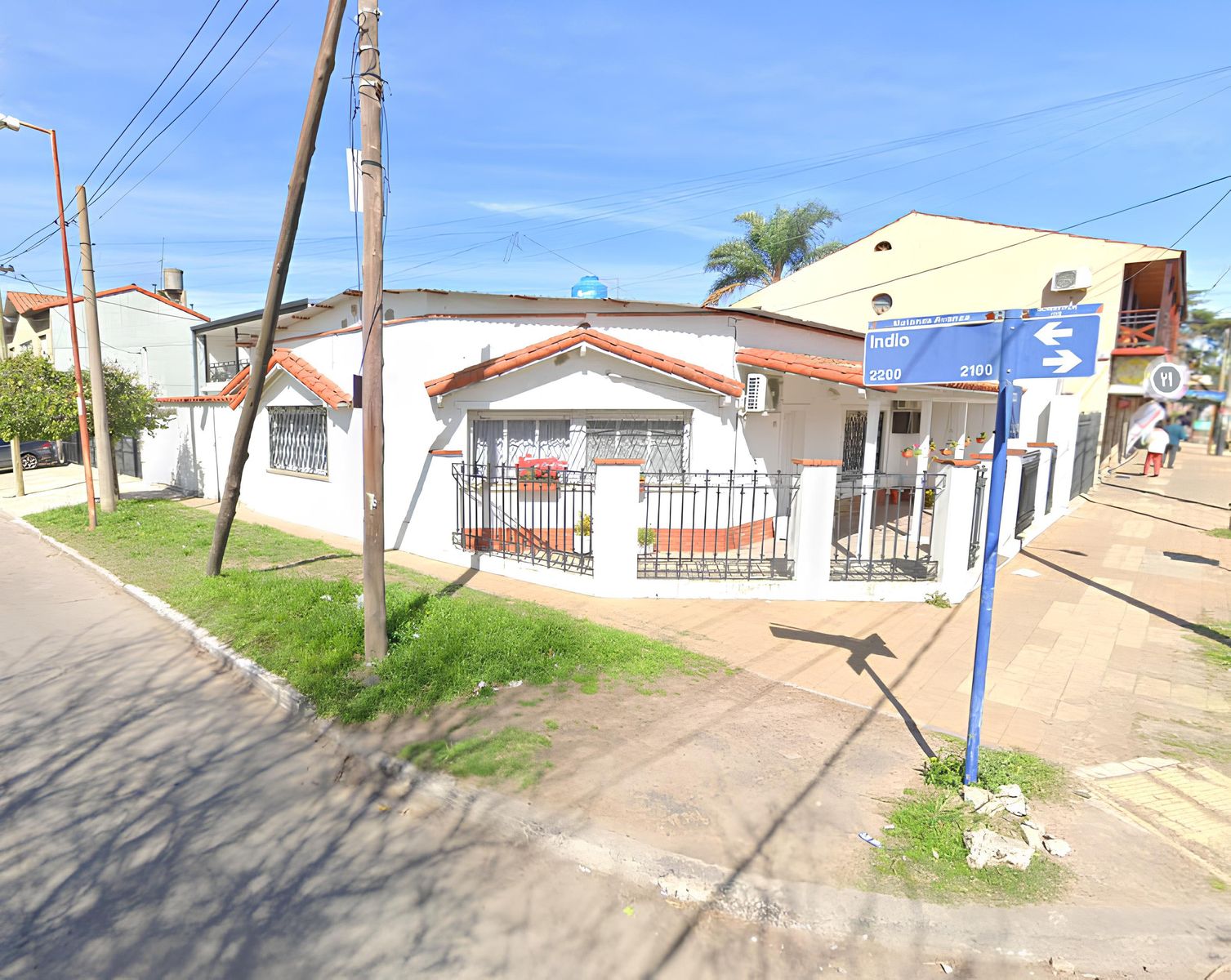 ALQUILER Casa 3 ambientes en esquina - 2