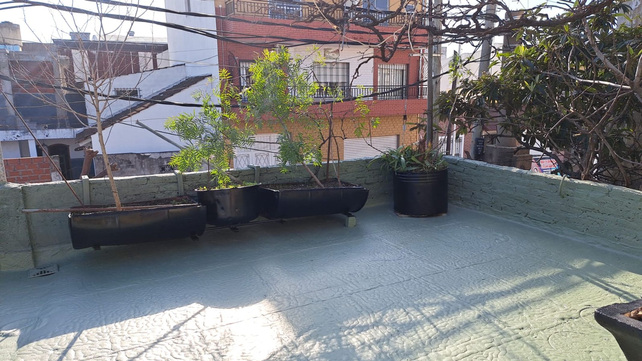 ¡ESQUINA ÃNICA EN MADERO 224m2 - 2 CASAS EN 1 LOTE - 6 Ambientes - Garage Cubiero y Una entrada de auto + Terraza + Patio con Parrilla - 5