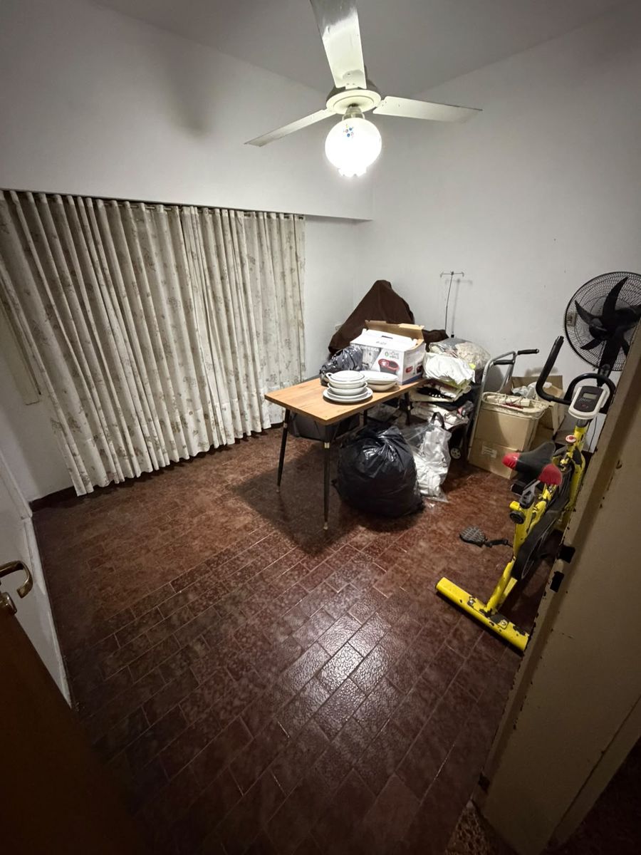 ¡ESQUINA ÃNICA EN MADERO 224m2 - 2 CASAS EN 1 LOTE - 6 Ambientes - Garage Cubiero y Una entrada de auto + Terraza + Patio con Parrilla - 22