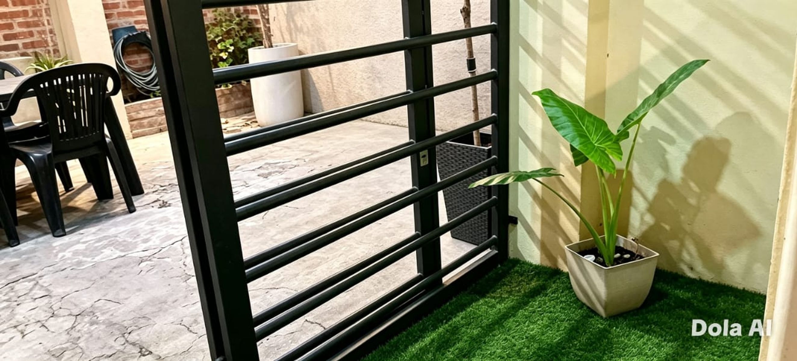 ¡ESQUINA ÃNICA EN MADERO 224m2 - 2 CASAS EN 1 LOTE - 6 Ambientes - Garage Cubiero y Una entrada de auto + Terraza + Patio con Parrilla - 30