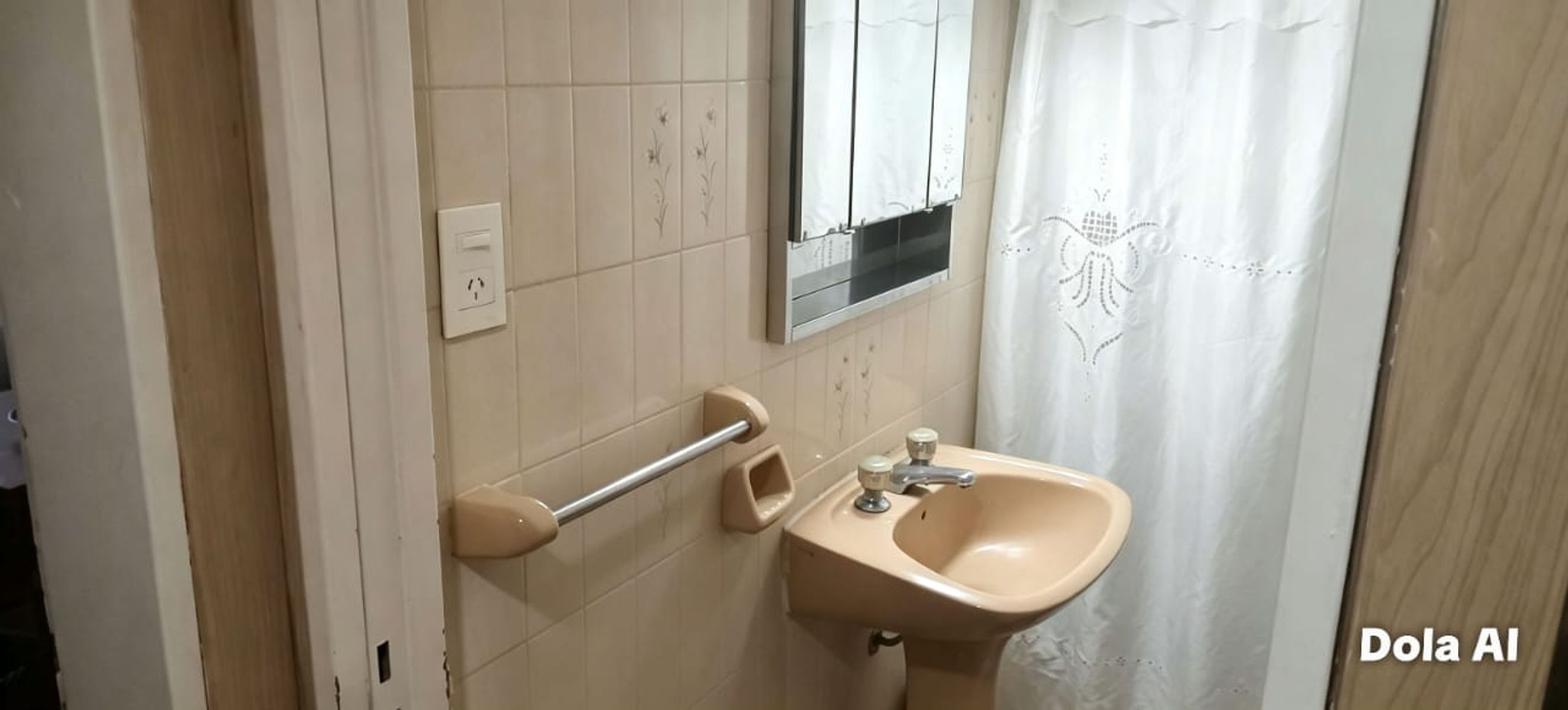 ¡ESQUINA ÃNICA EN MADERO 224m2 - 2 CASAS EN 1 LOTE - 6 Ambientes - Garage Cubiero y Una entrada de auto + Terraza + Patio con Parrilla - 31