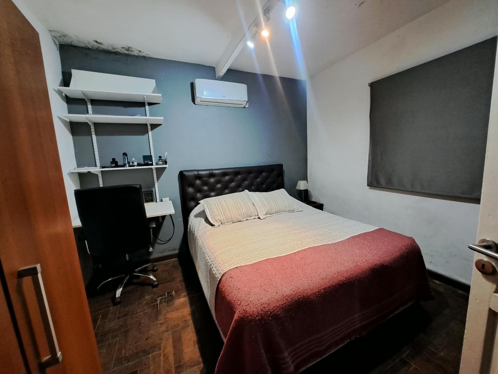 ¡ESQUINA ÃNICA EN MADERO 224m2 - 2 CASAS EN 1 LOTE - 6 Ambientes - Garage Cubiero y Una entrada de auto + Terraza + Patio con Parrilla - 37