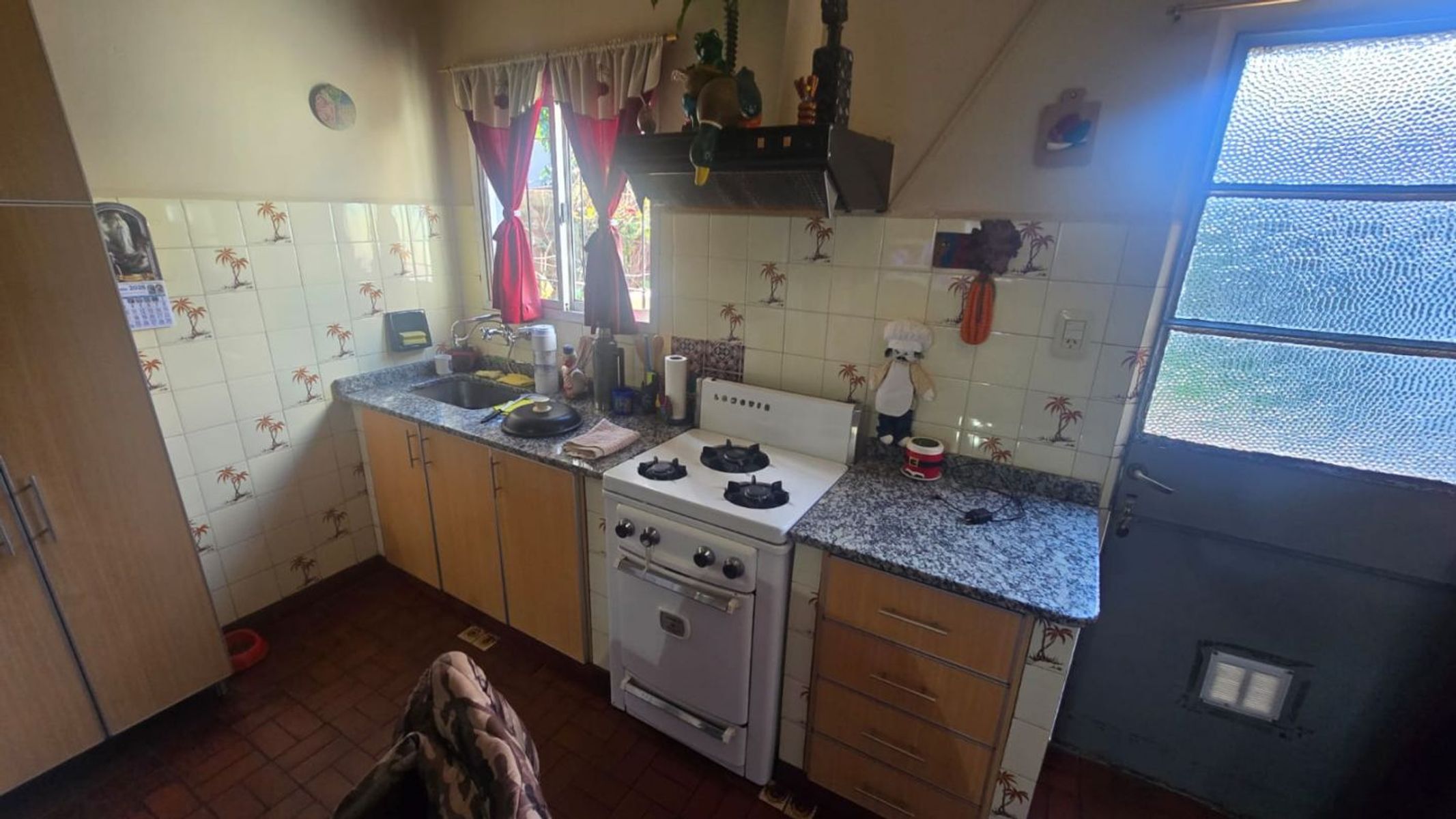 CASA DE 3 AMBIENTES CON AMPLIO PARQUE Y ENTRADA PARA VARIOS AUTOS - 7