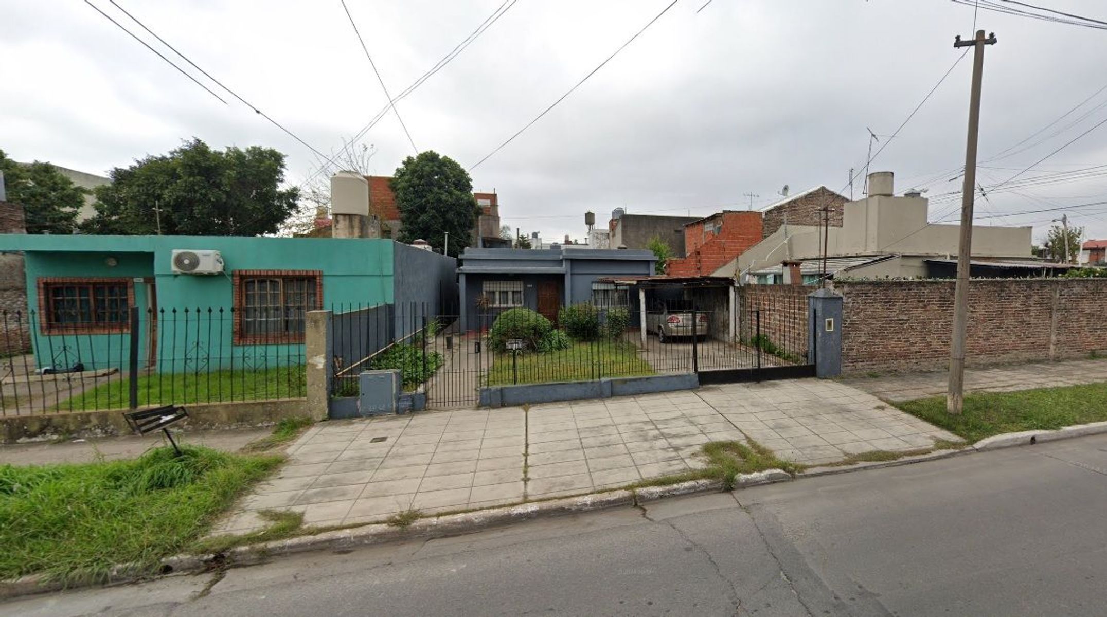 CASA DE 3 AMBIENTES CON AMPLIO PARQUE Y ENTRADA PARA VARIOS AUTOS - 15