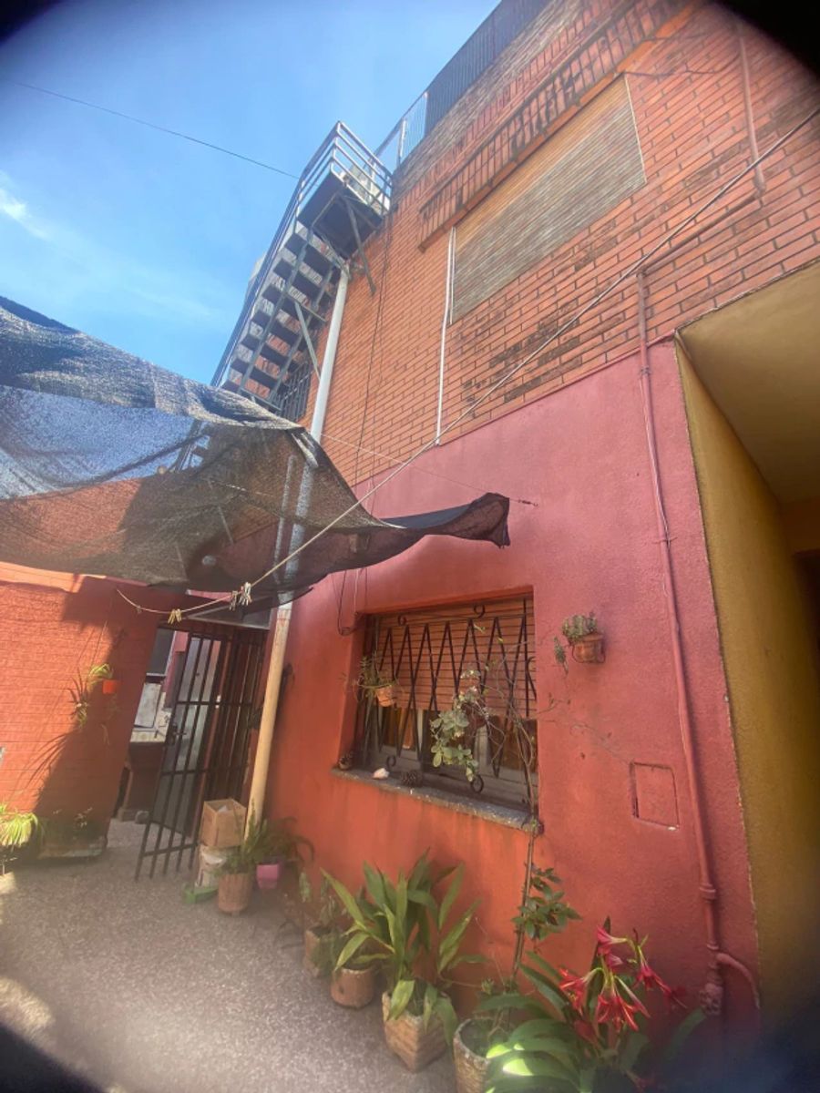 VENTA PH de 3 ambientes con patio - 12