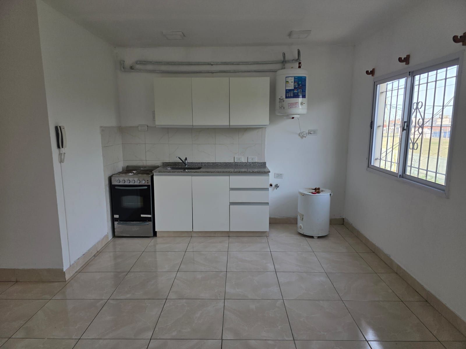 ALQUILER Departamento 2 ambientes en 1º piso con terraza compartida — foto 3