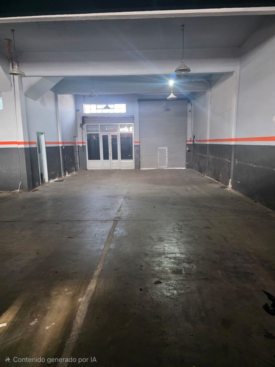 ALQUILER Local comercial con baño y altillo - 2