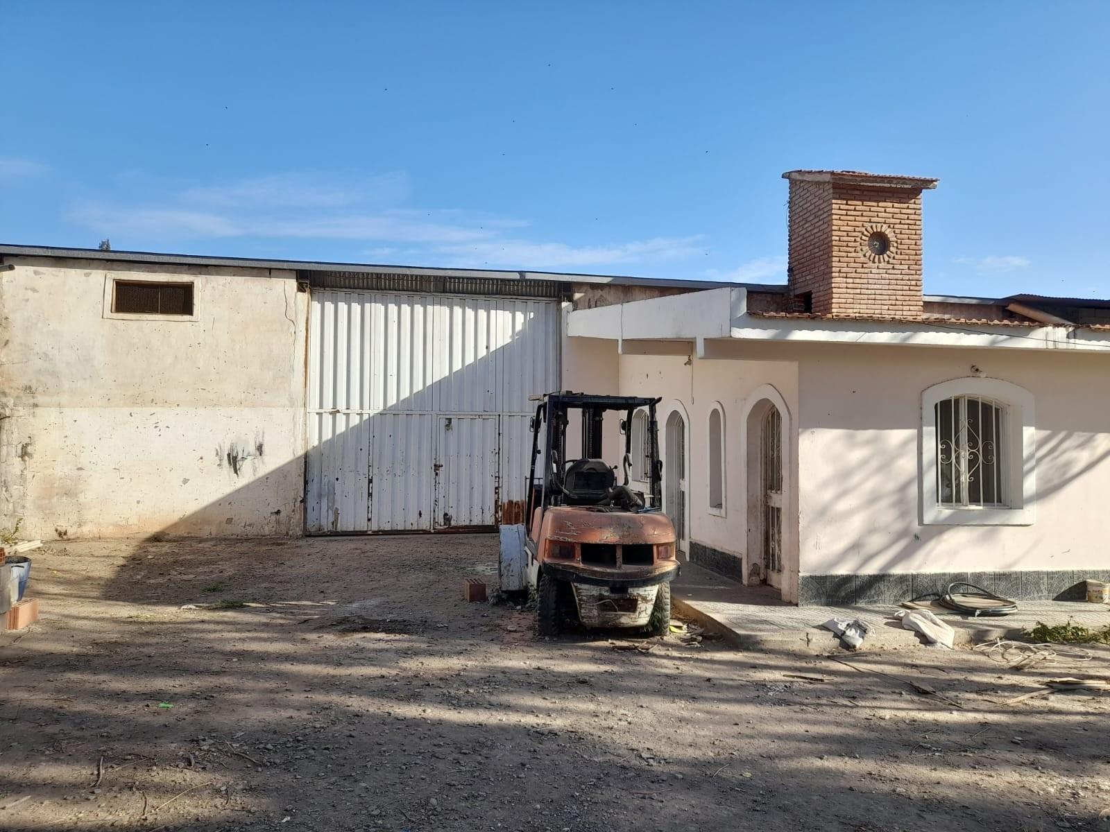 GALPON CON CASA/OFICINA - 12
