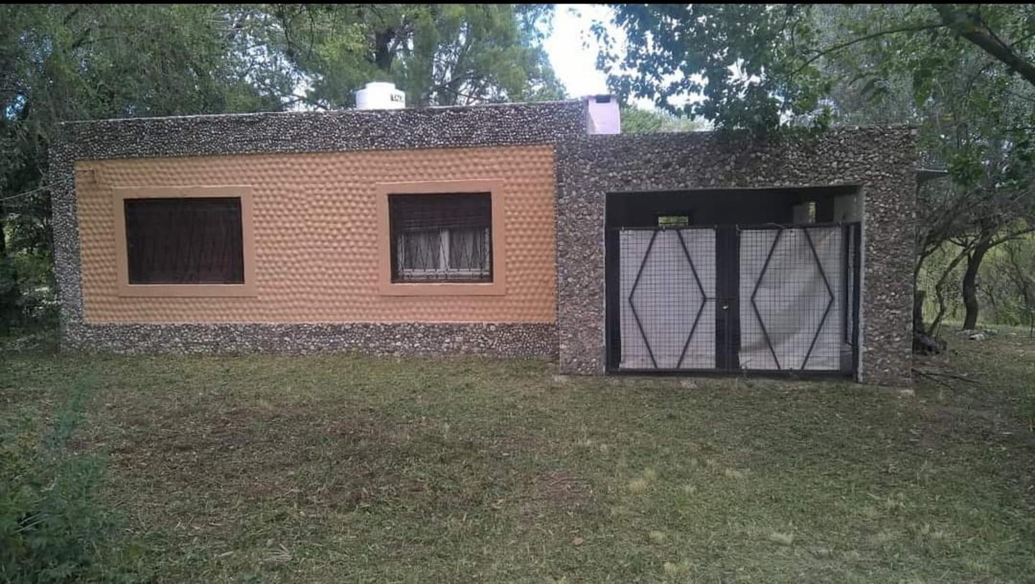 ATENCION INVERSIONISTAS CASA HABITABLE A RECICLAR CON UN IMPRESIONANTE LOTE DE 8500 M2