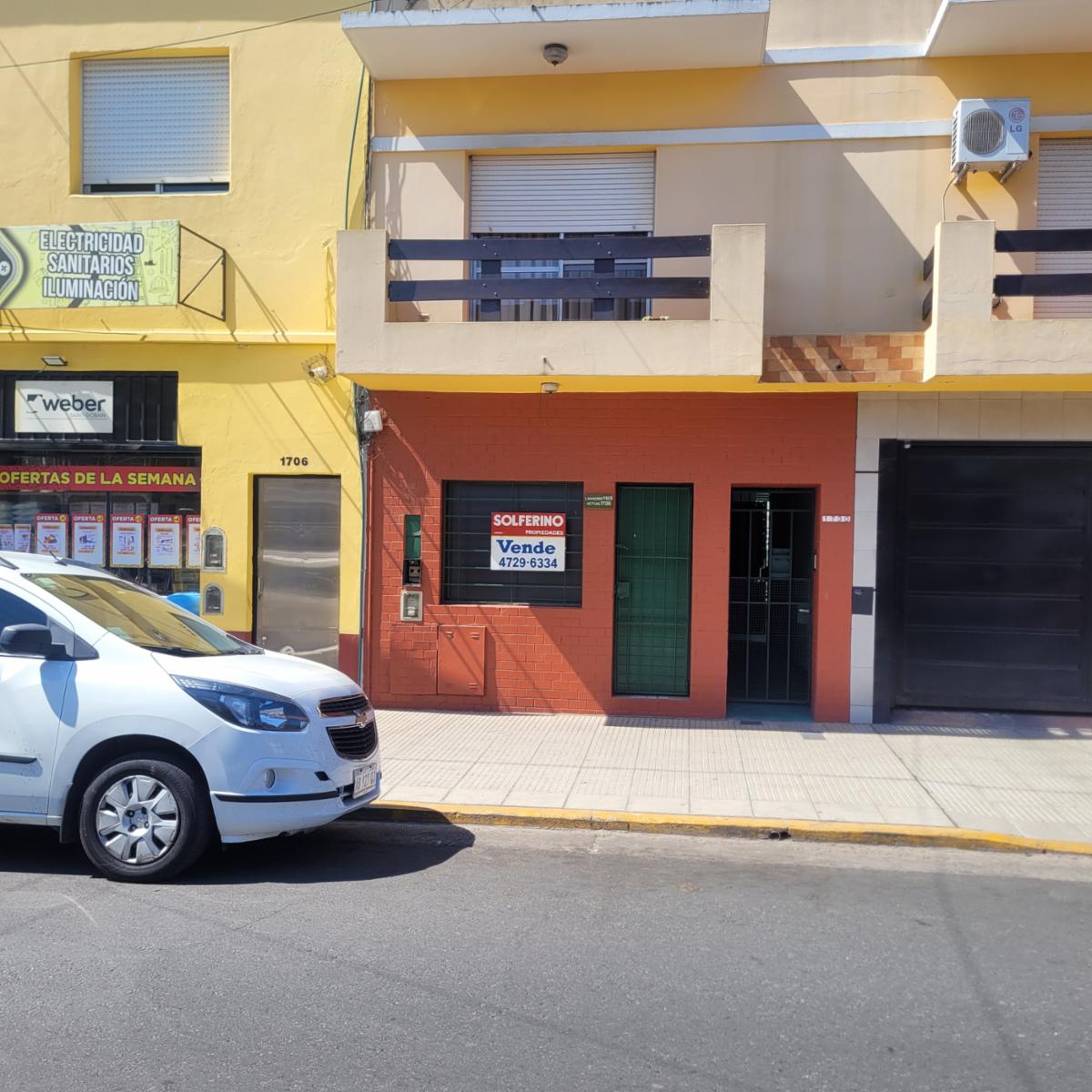 DEPARTAMENTO DE 2 AMBIENTES CON PATIO EN EXCELENTE ZONA — foto 2