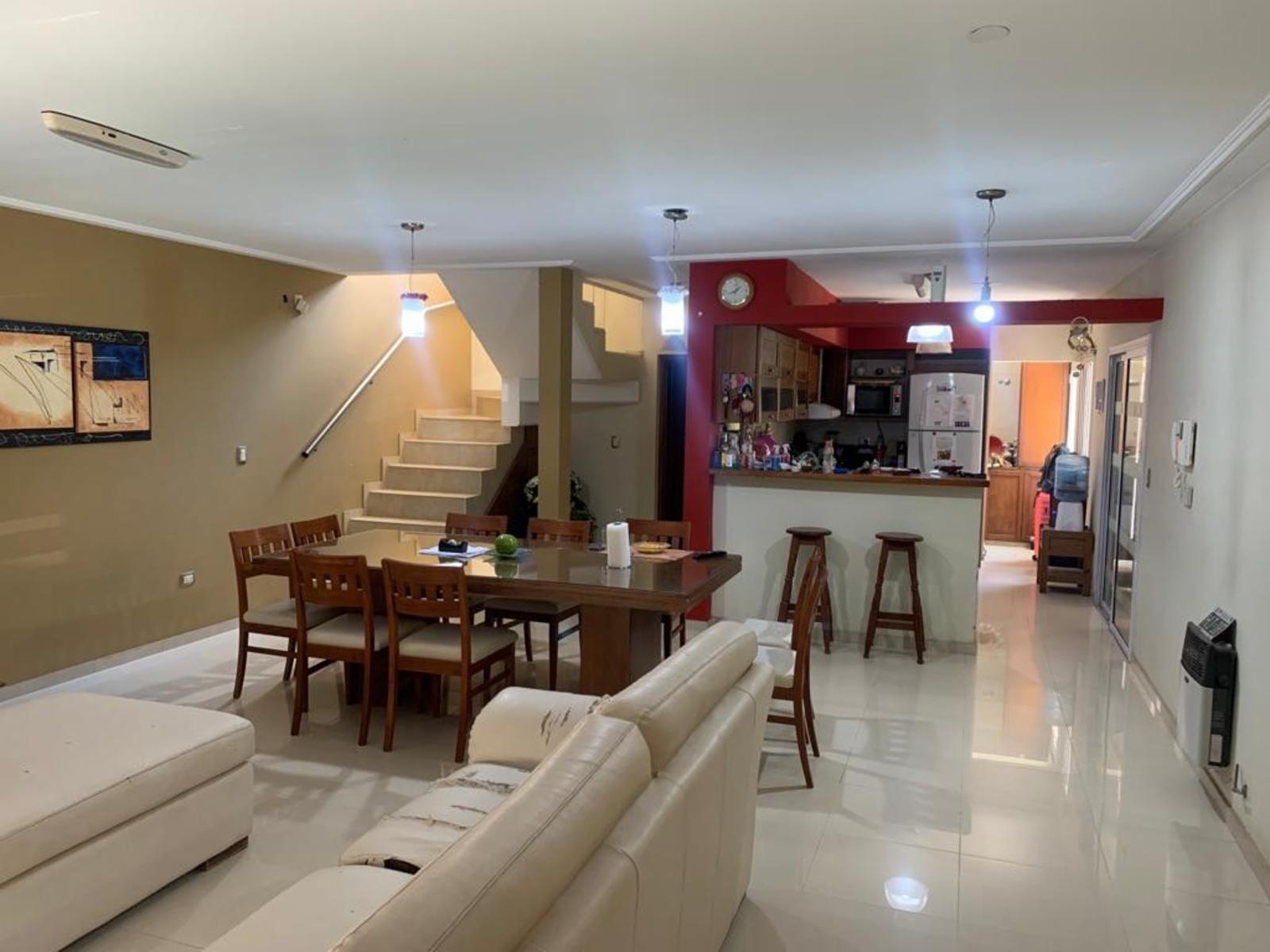 VENTA CASA DE CATEGORIA BANDA NORTE — foto 2