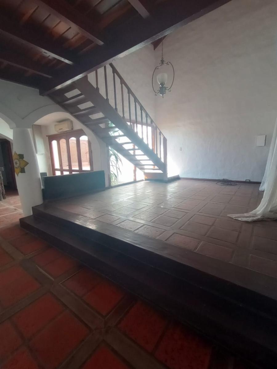 VENDO HERMOSA CASA -- EXCELENTE UBICACION — foto 2