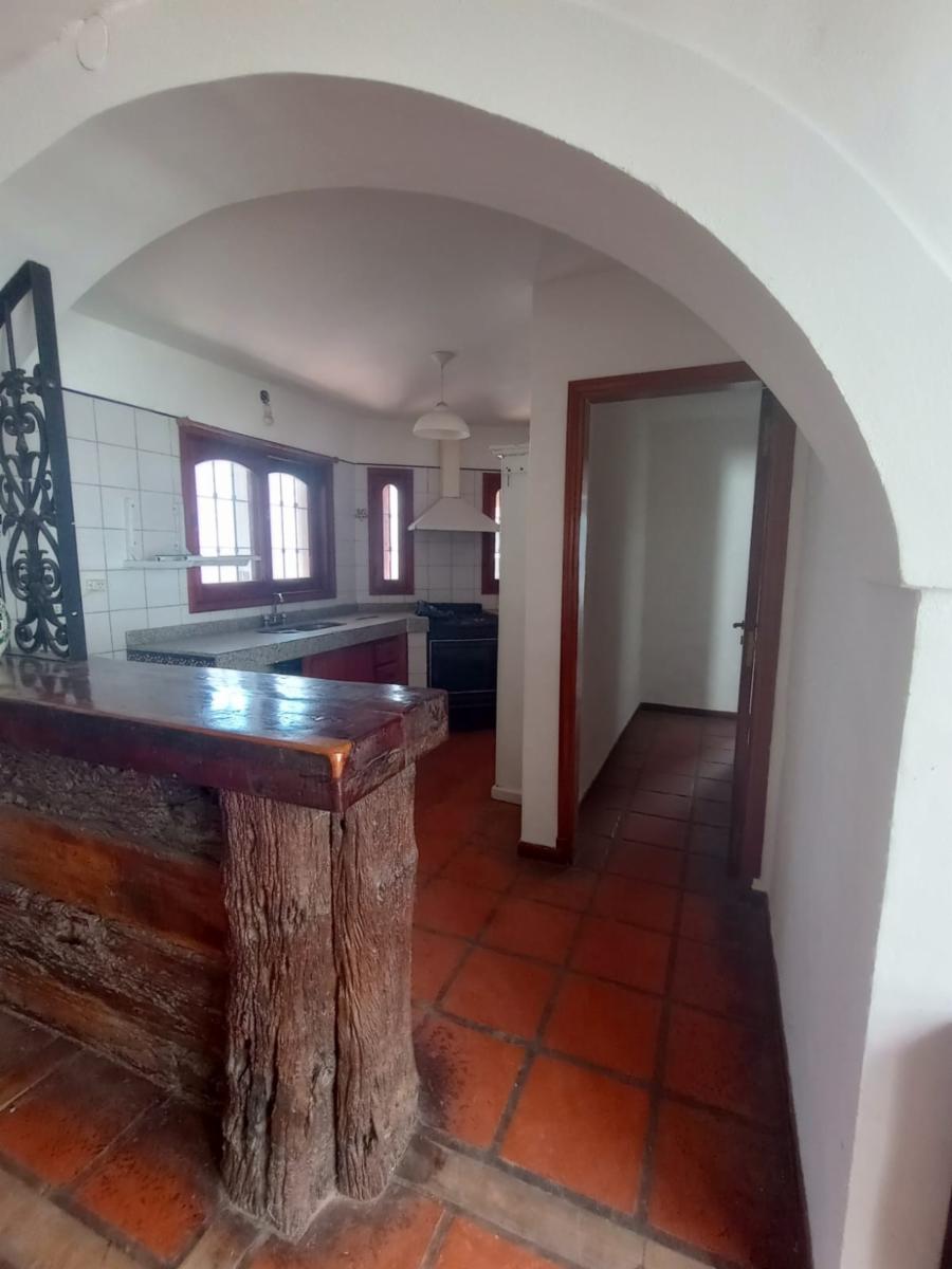 VENDO HERMOSA CASA -- EXCELENTE UBICACION — foto 3