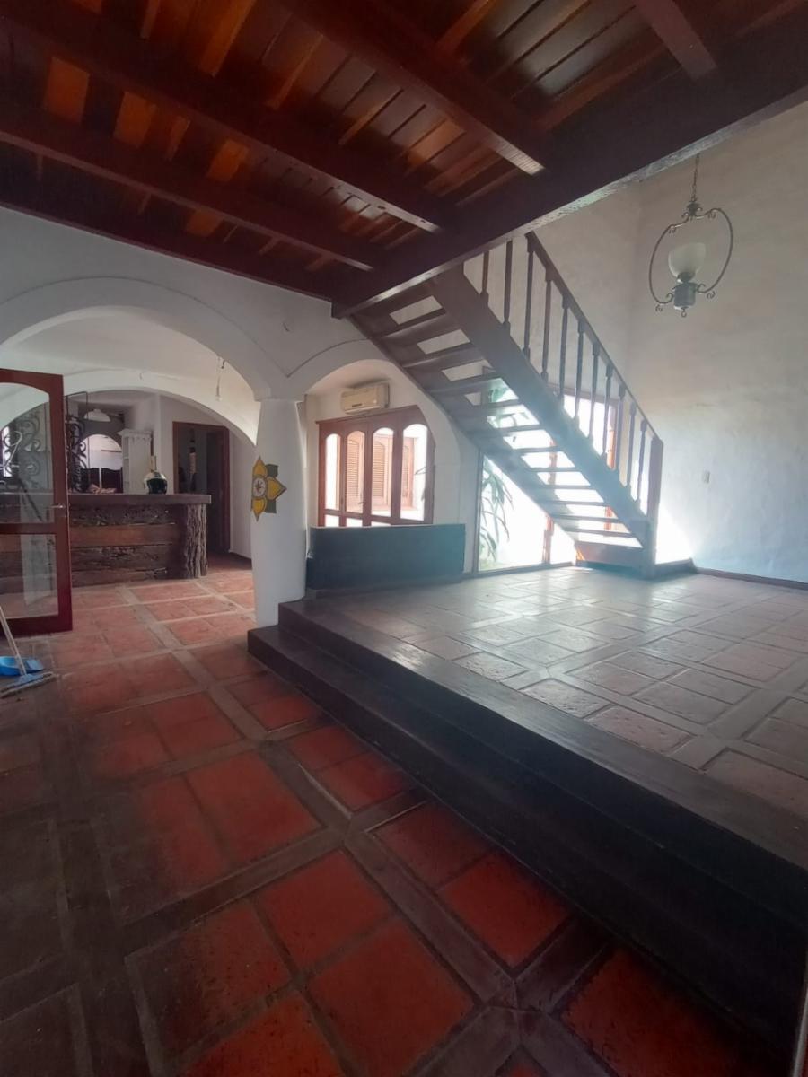 VENDO HERMOSA CASA -- EXCELENTE UBICACION — foto 4