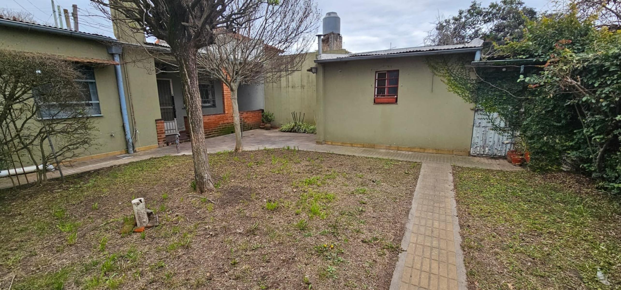VENTA DE CASA AMOBLADA CON JARDÍN EN ALEJANDRO KORN