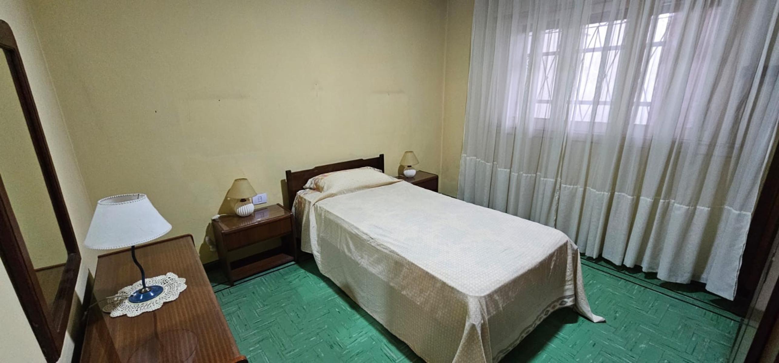 VENTA DE CASA AMOBLADA CON JARDÍN EN ALEJANDRO KORN — foto 2
