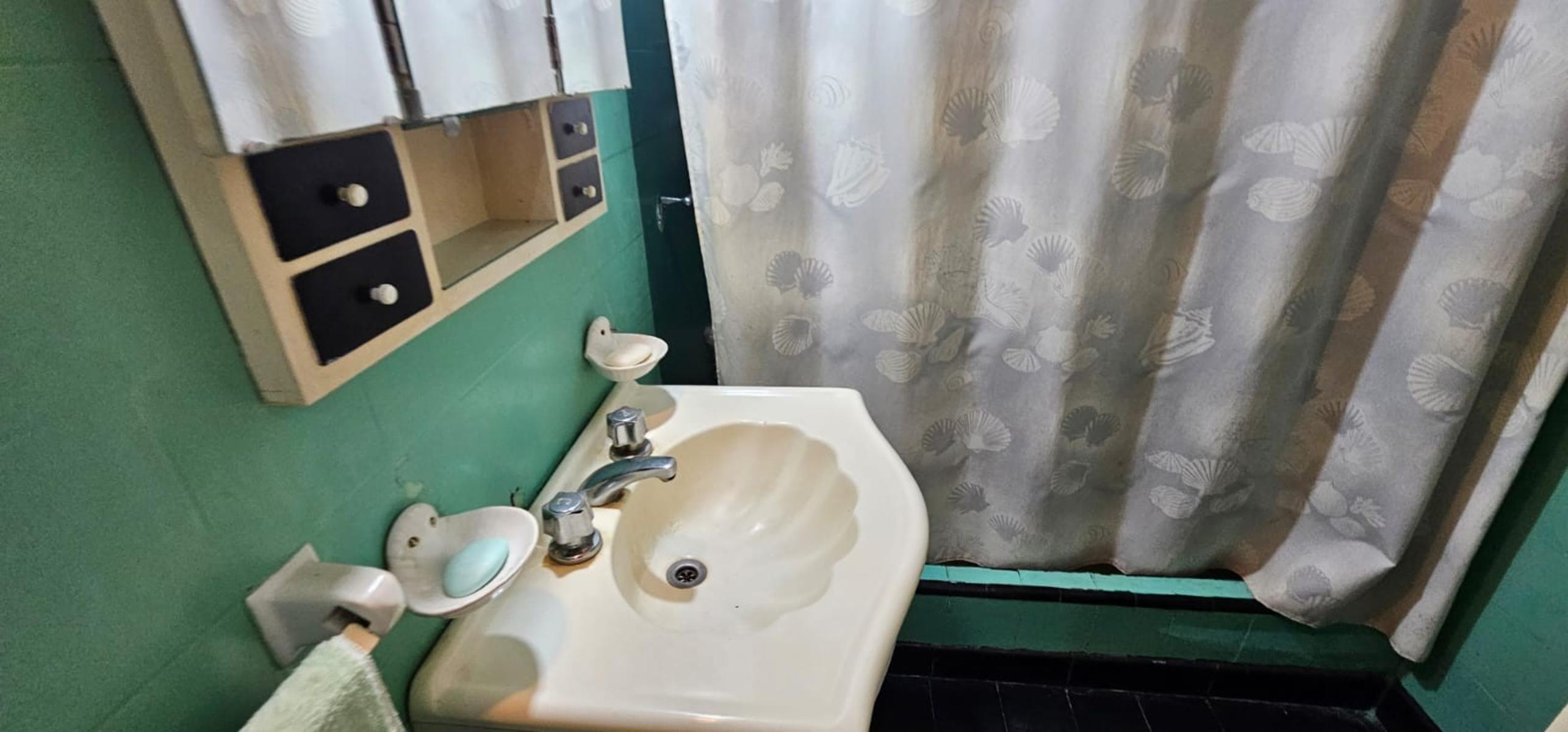 VENTA DE CASA AMOBLADA CON JARDÍN EN ALEJANDRO KORN — foto 11