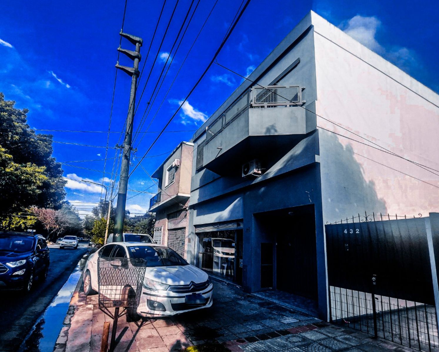 Excelente vivienda con local comercial. Centro de Ituzaingó norte.