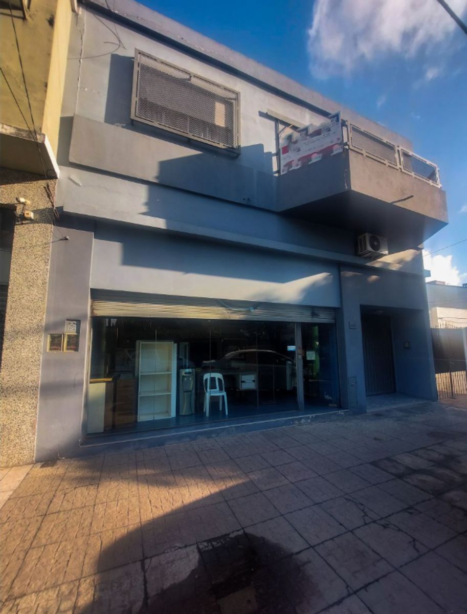 Excelente vivienda con local comercial. Centro de Ituzaingó norte. — foto 2