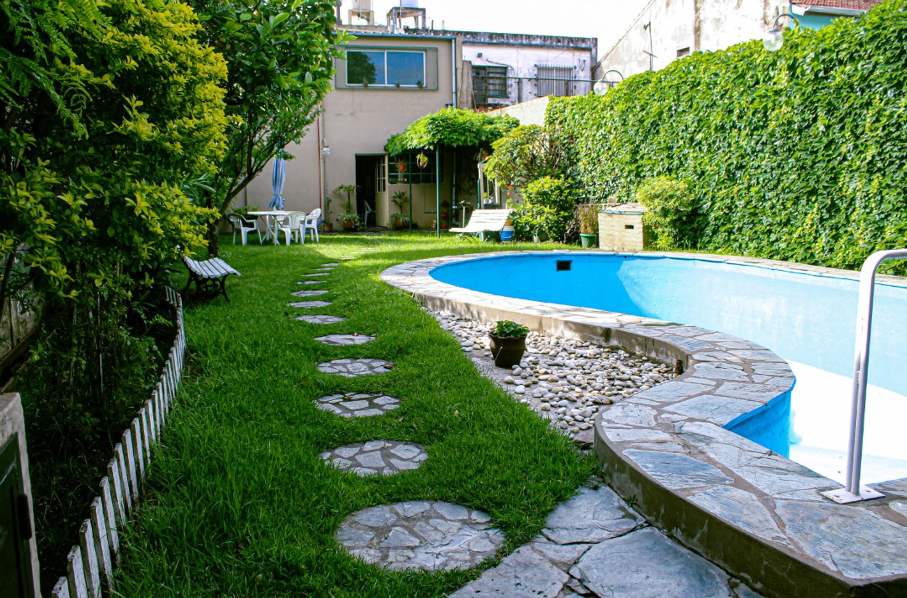 Excelente vivienda con local comercial. Centro de Ituzaingó norte. — foto 5