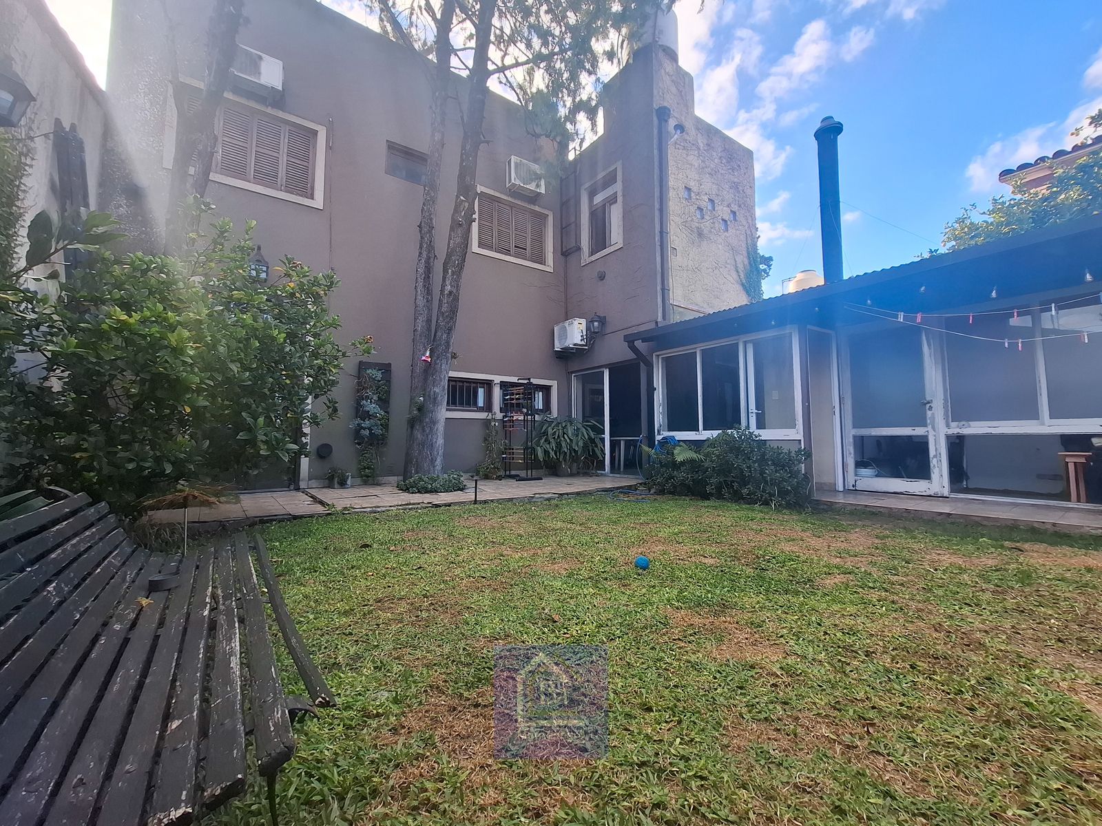 APTA CRÉDITO | Excelente casa de categoría con parque y piscina | Ituzaingó - 1