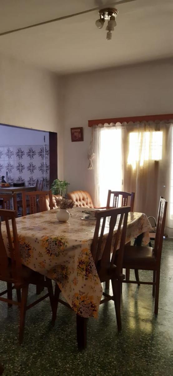 CASA CON DOS LOCALES COMERCIALES / PERMUTA — foto 3