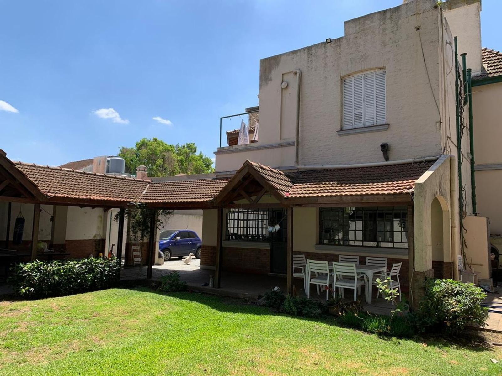 CASA DE ESTILO INGLES 5 AMB / ACEPTA PERMUTA. — foto 3