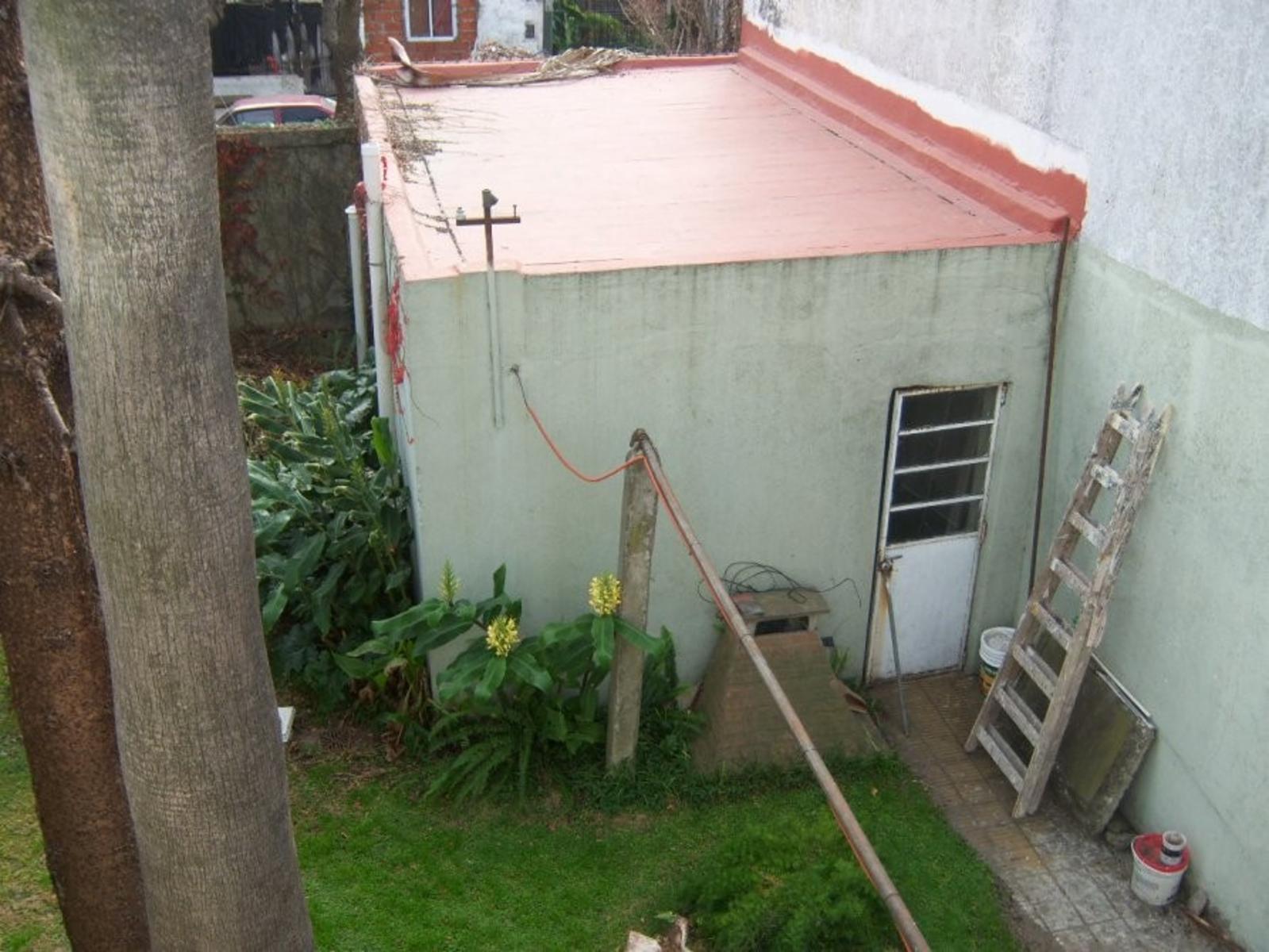 Casa de 4 Ambientes C/pque. Permuta. "SUSPENDIDA"