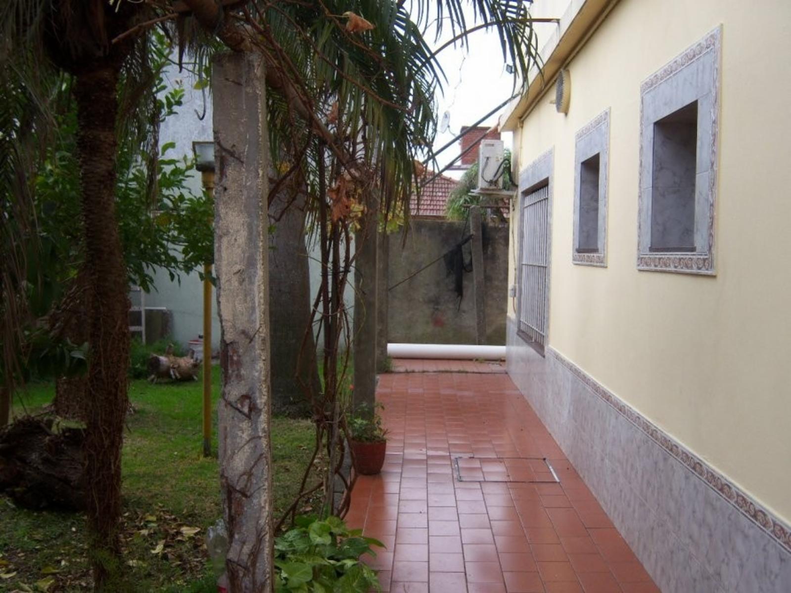 Casa de 4 Ambientes C/pque. Permuta. &quotSUSPENDIDA&quot — foto 6