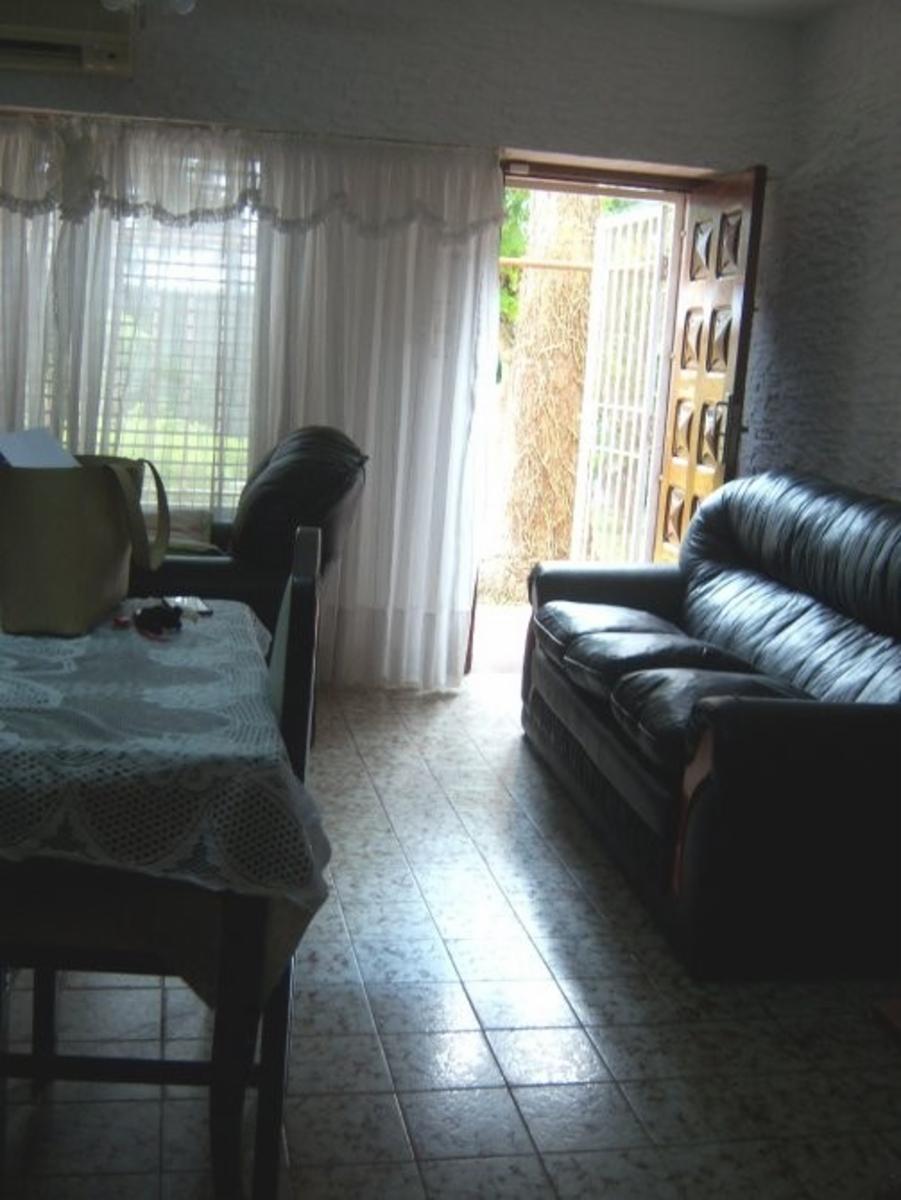 Casa de 4 Ambientes C/pque. Permuta. &quotSUSPENDIDA&quot — foto 8