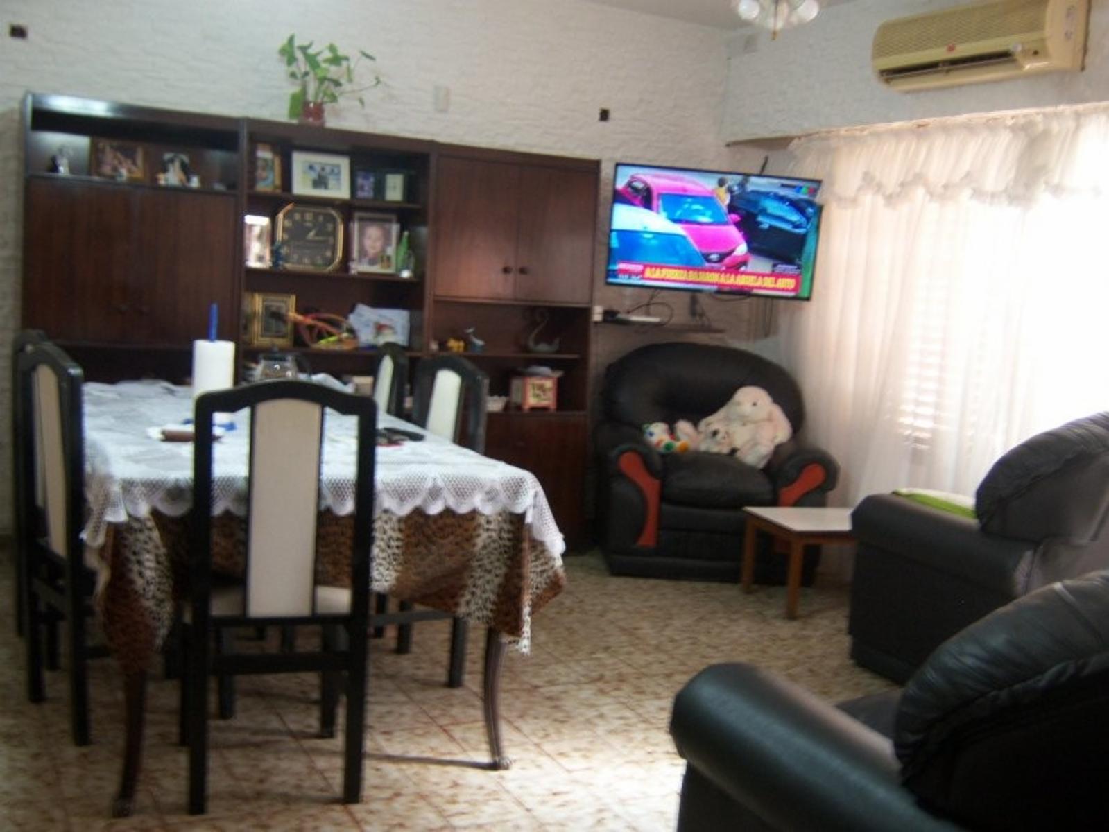 Casa de 4 Ambientes C/pque. Permuta. &quotSUSPENDIDA&quot — foto 9