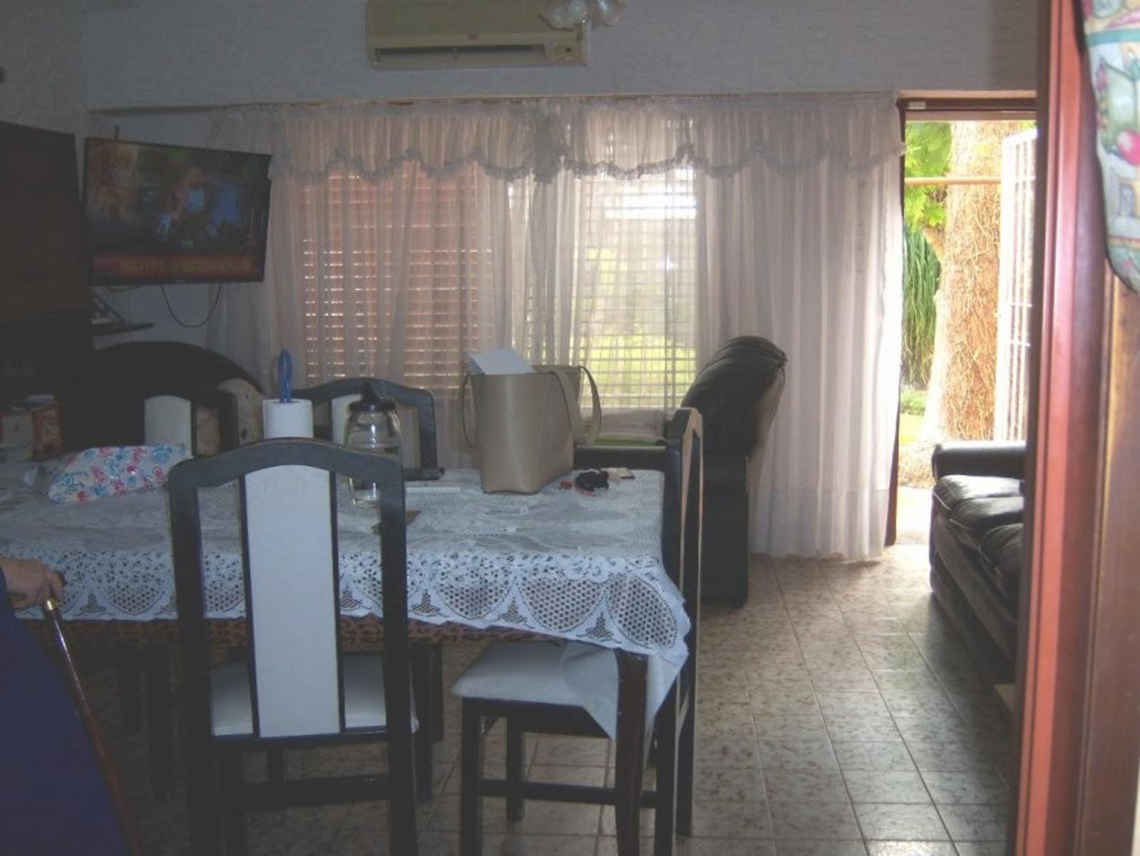 Casa de 4 Ambientes C/pque. Permuta. &quotSUSPENDIDA&quot — foto 13