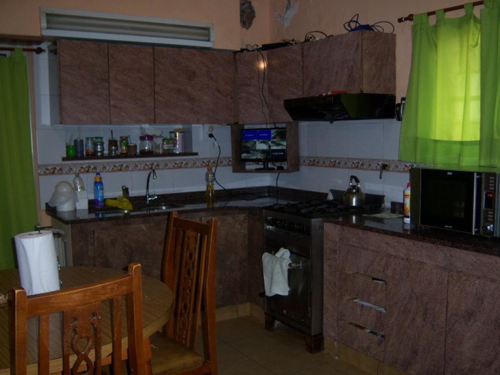 Casa de 4 Ambientes C/pque. Permuta. &quotSUSPENDIDA&quot — foto 15