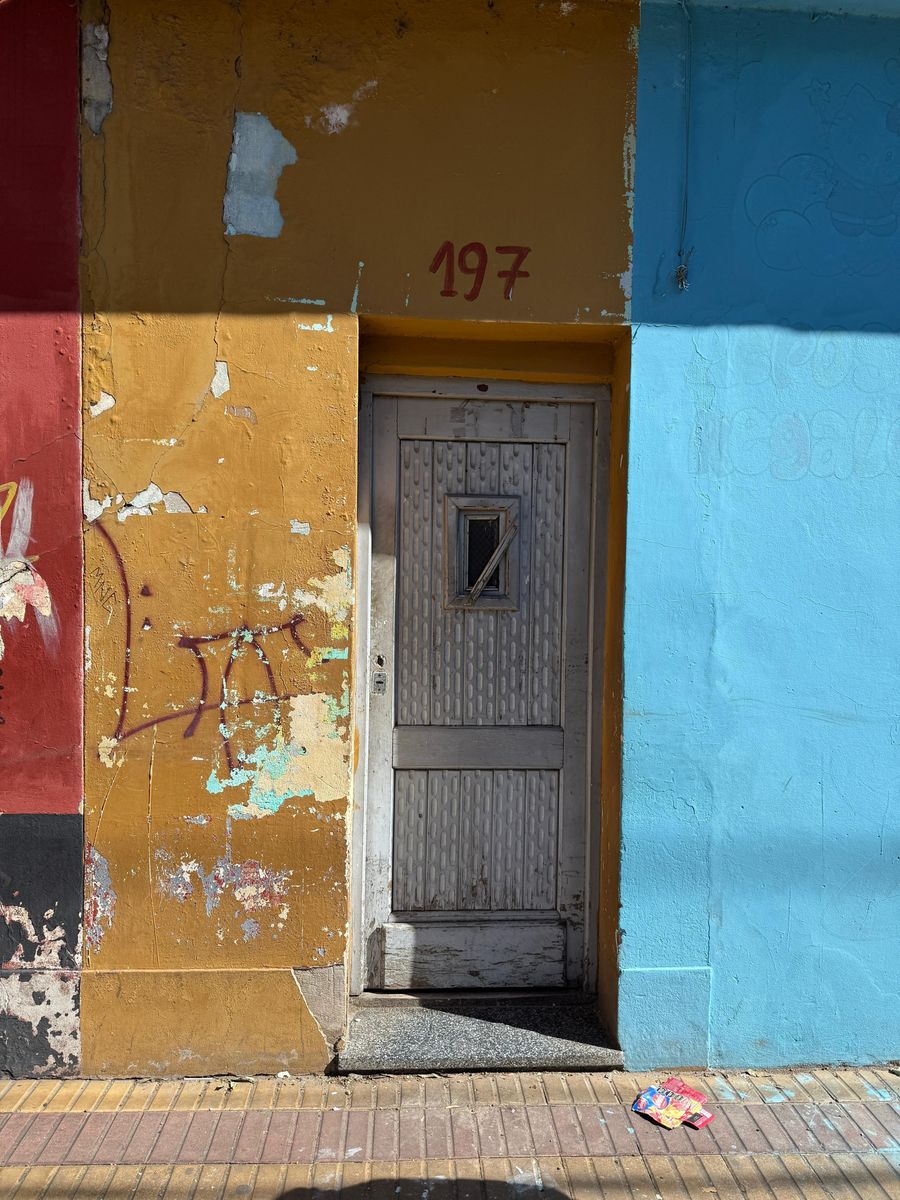 VIVIENDA CON LOCALES SOBRE LOTE EN ESQUINA DE 10X25. — foto 6