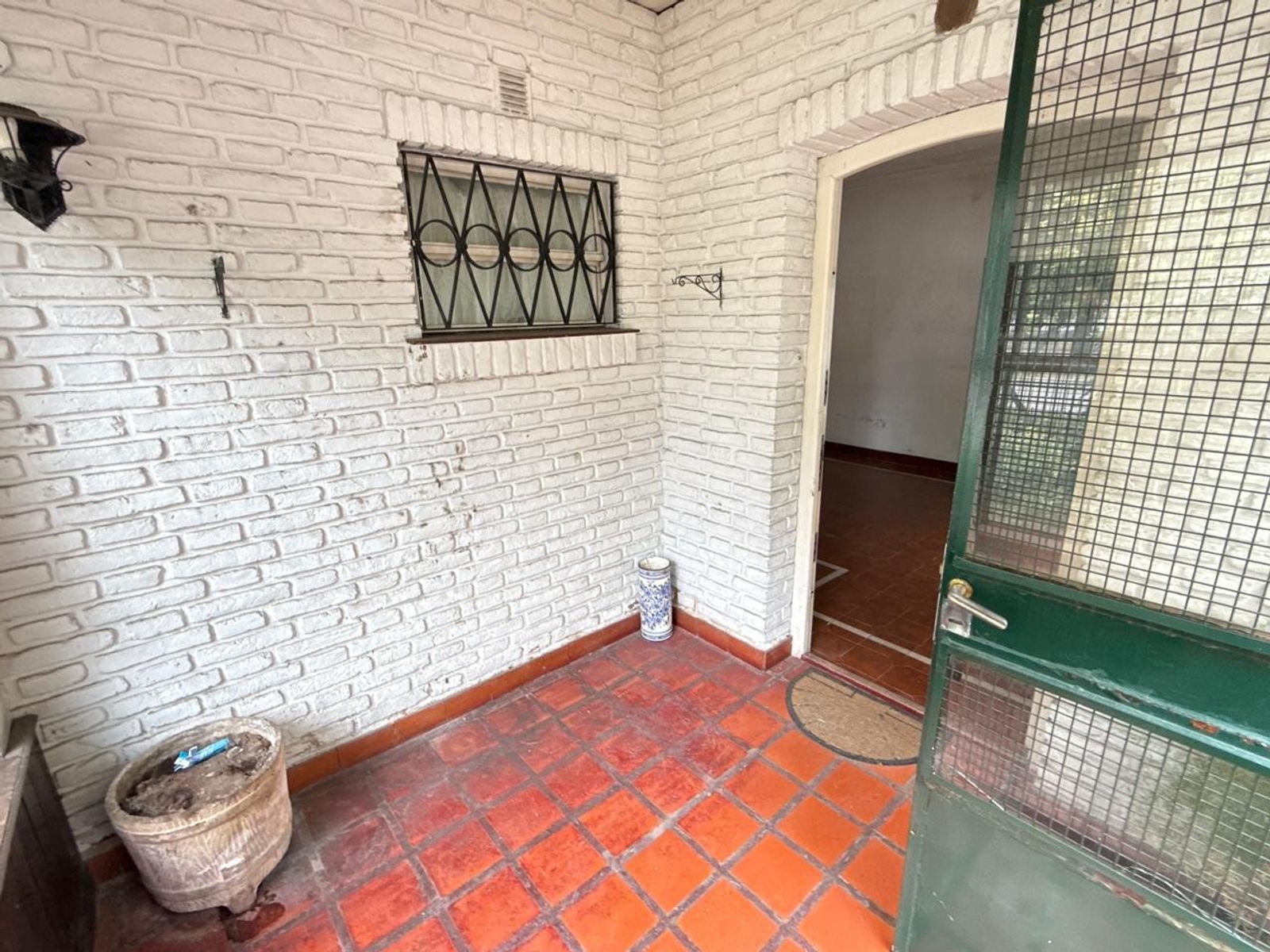 CHALET 5 AMBIENTES EN ESQUINA CON GARAGE — foto 4