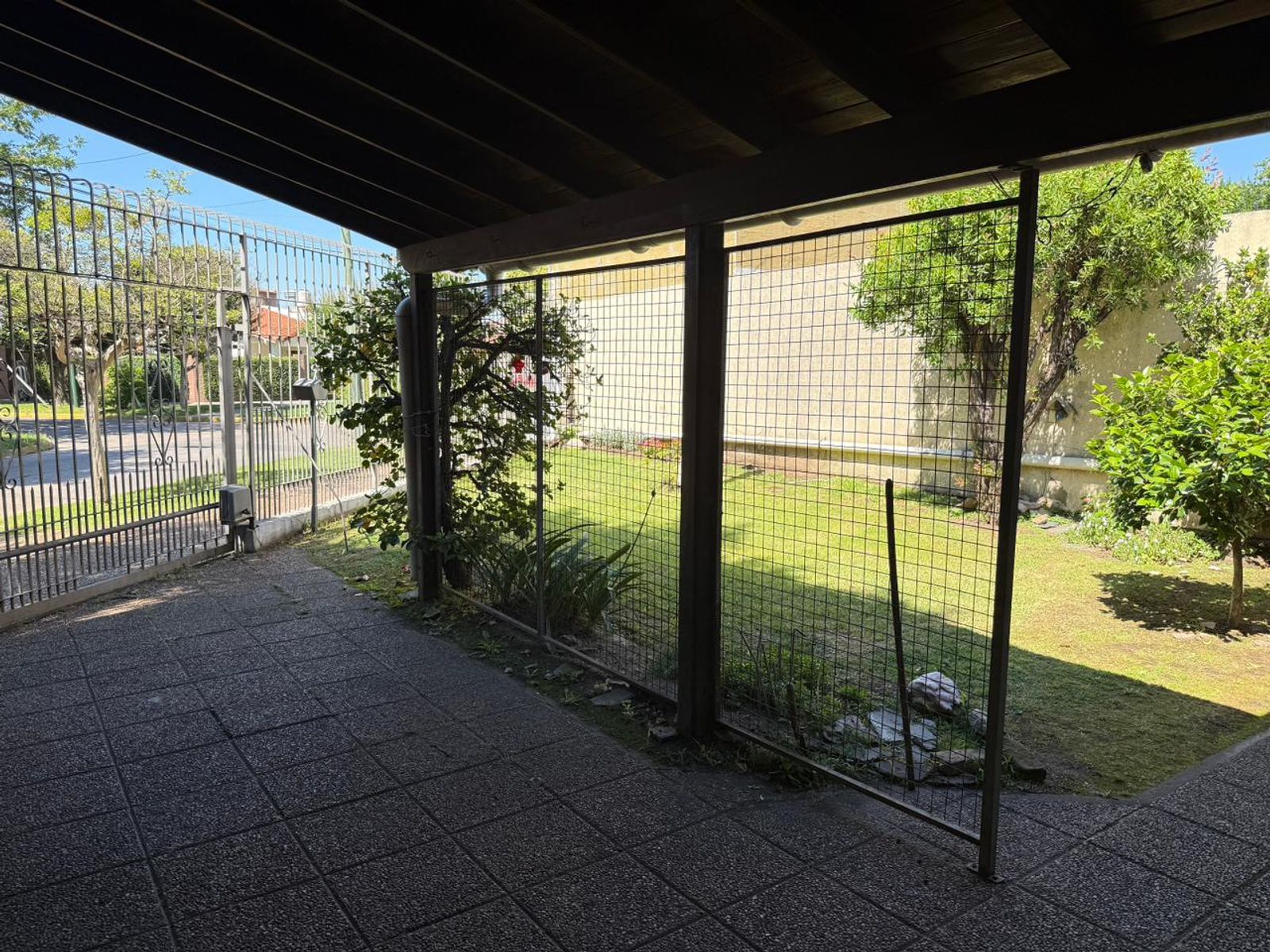 CASA 4 AMBIENTES CON COCHERA Y PATIO — foto 5