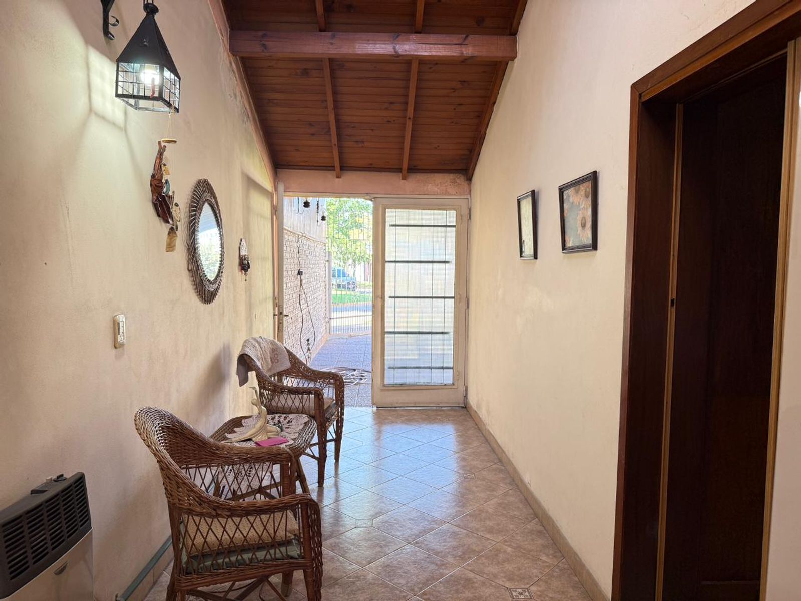 CASA 4 AMBIENTES CON COCHERA Y PATIO — foto 7