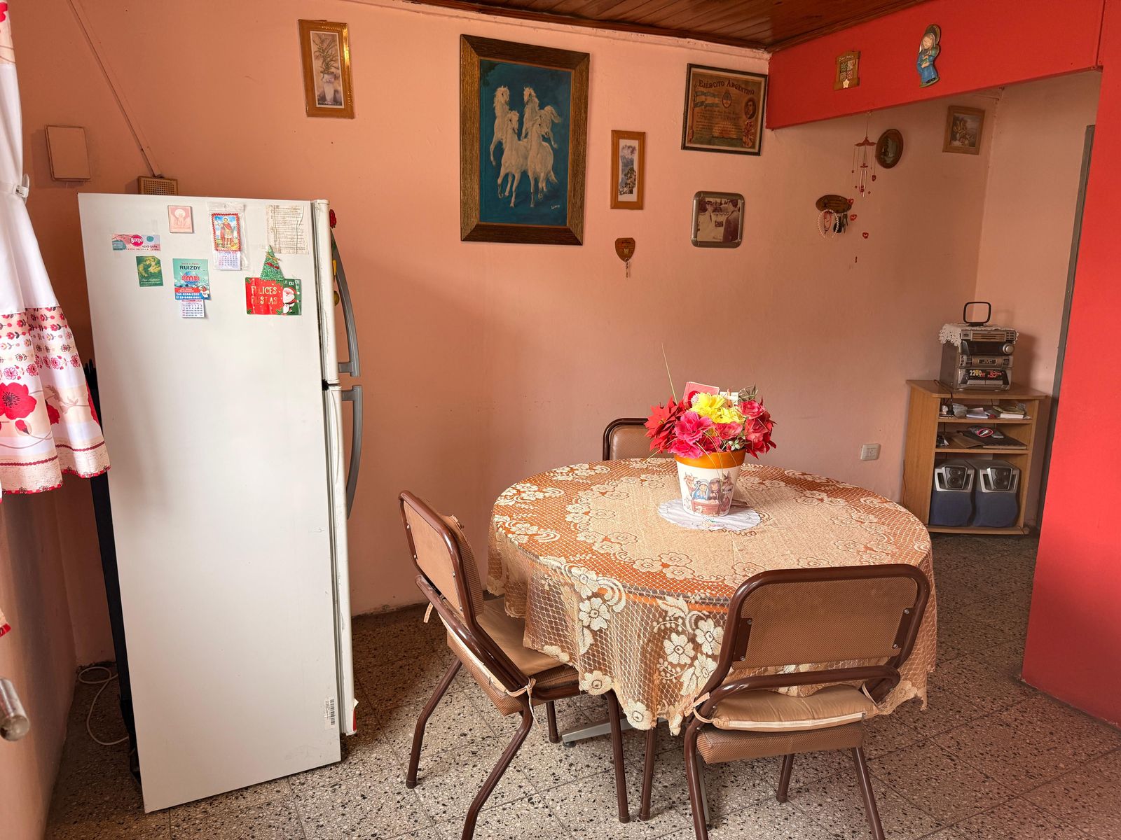 CASA SOBRE LOTE 8,66x39 CON COCHERA, JARDIN Y PARQUE — foto 6