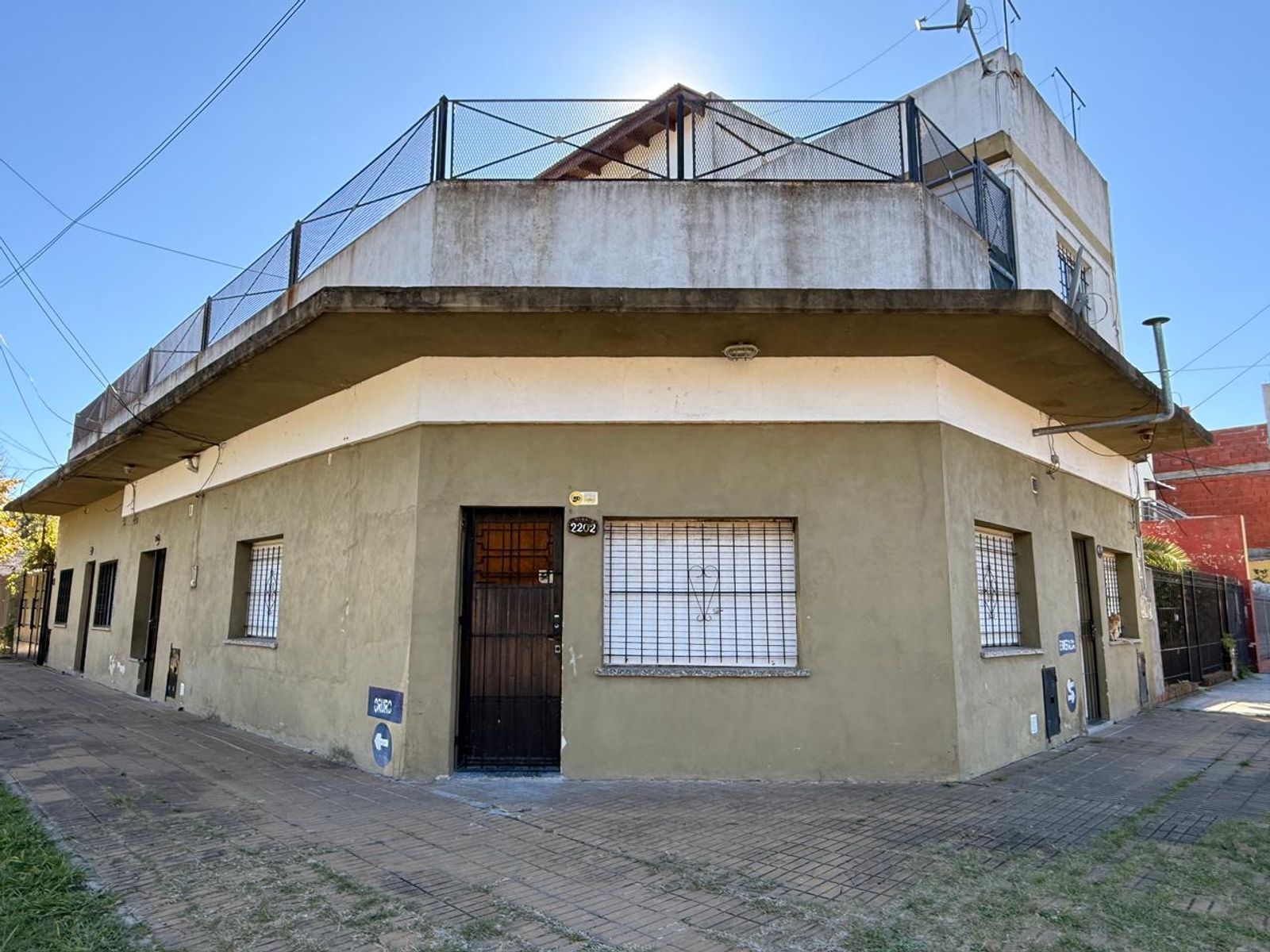 5 DEPARTAMENTOS EN BLOCK EN ESQUINA