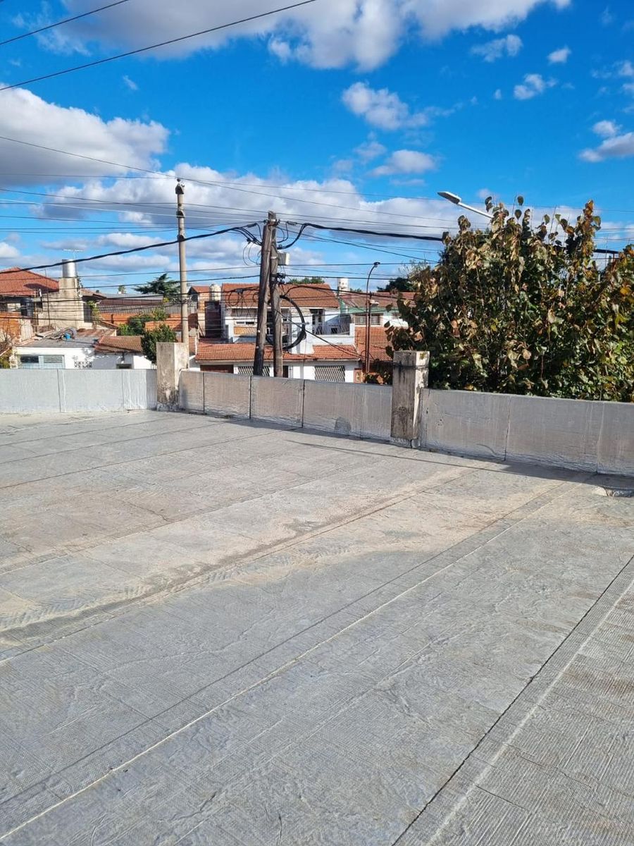 CASA EN ESQUINA 3 AMBIENTES CON TERRAZA - 23