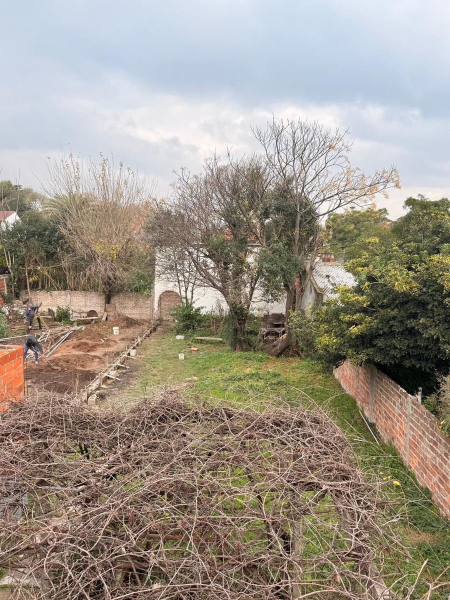 CASA, LOCAL, DEPOSITO, SOBRE AMPLIO LOTE - 16
