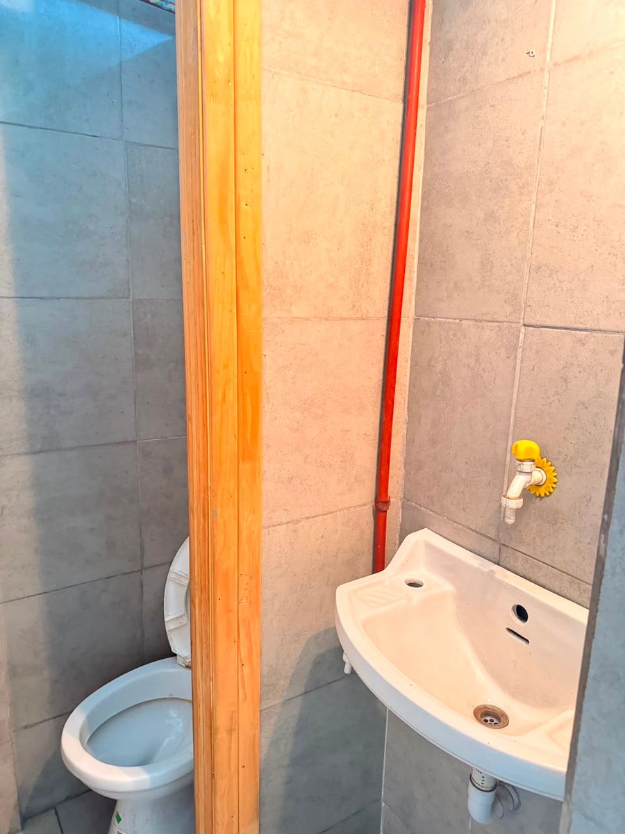 LOCAL COMERCIAL DE 3x4mts CON BAÑO. - 7