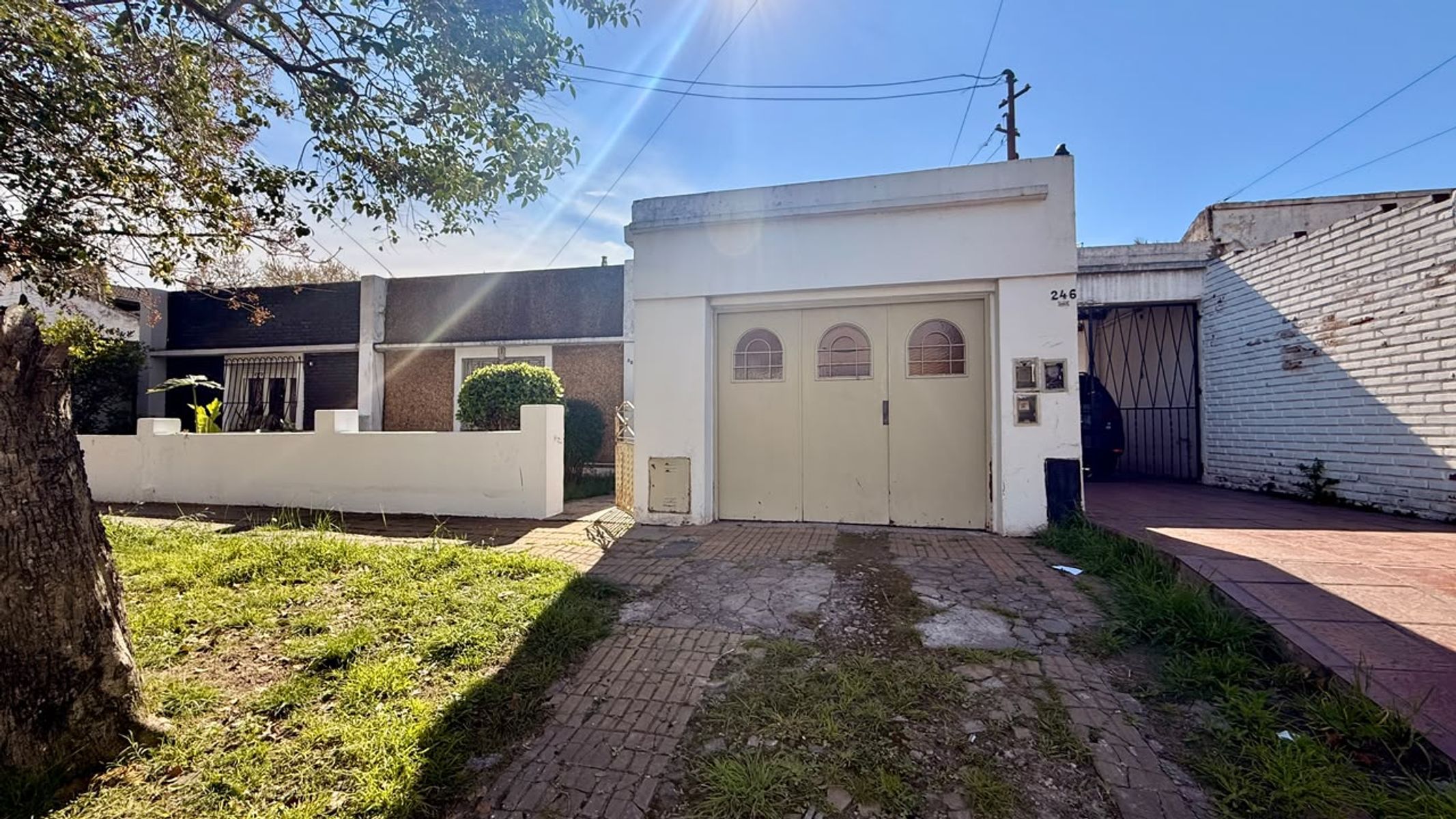 CASA 3 AMBIENTES CON COCHERA Y FONDO - 2