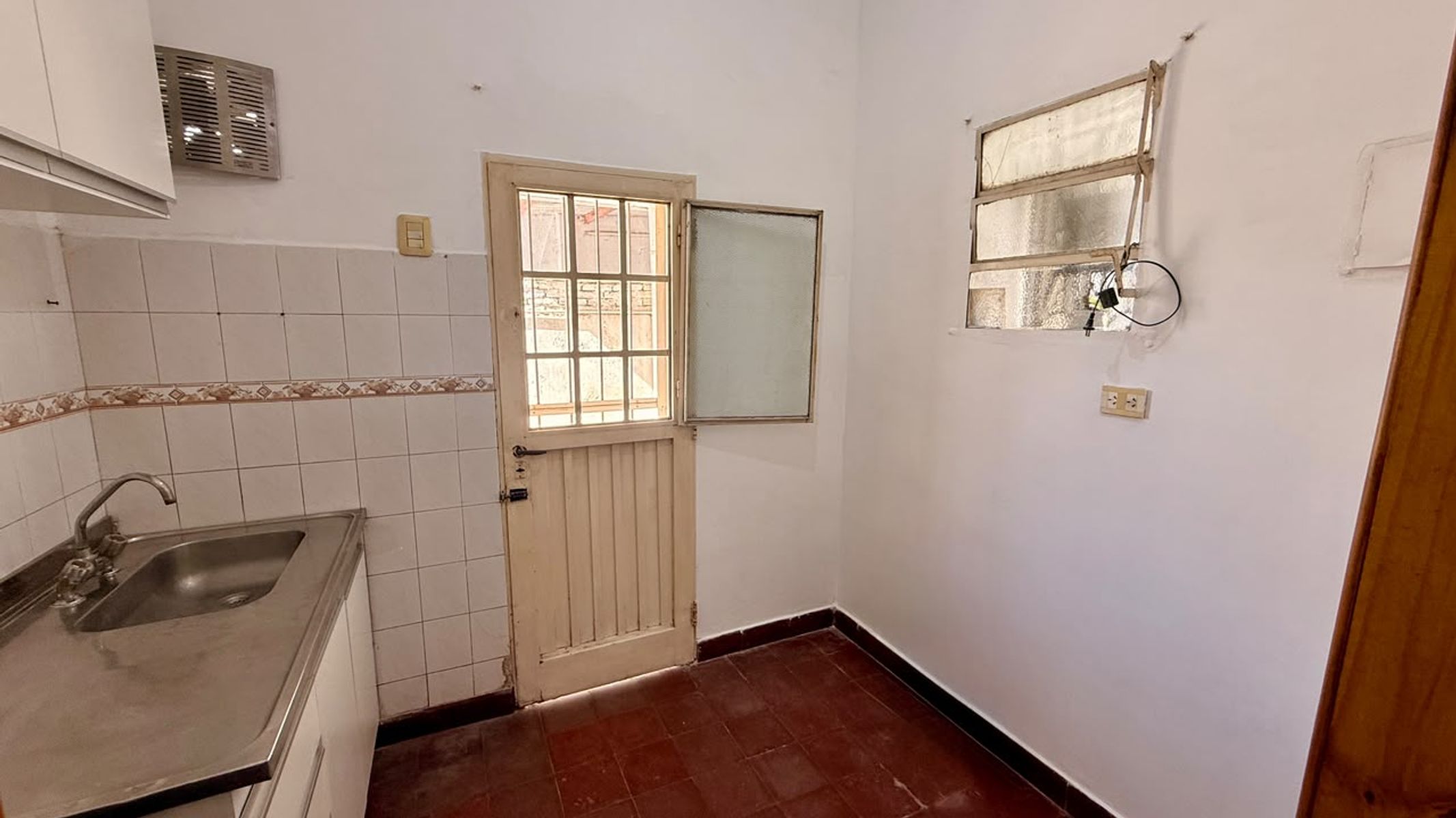CASA 3 AMBIENTES CON COCHERA Y FONDO - 6