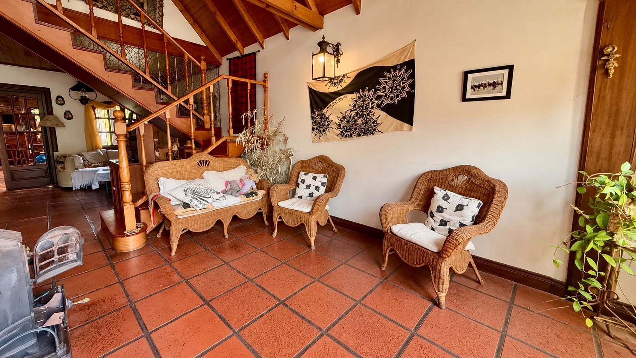 CHALET 4 AMBIENTES CON COCHERA, FONDO Y PILETA. LOTE 9,53x40 mts. - 5