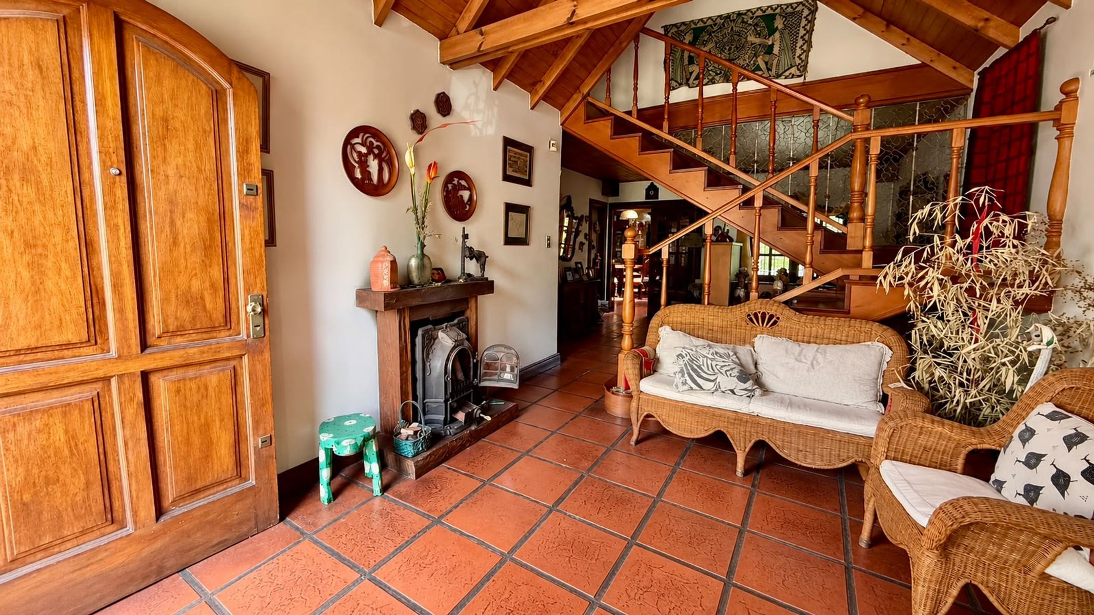 CHALET 4 AMBIENTES CON COCHERA, FONDO Y PILETA. LOTE 9,53x40 mts. - 6