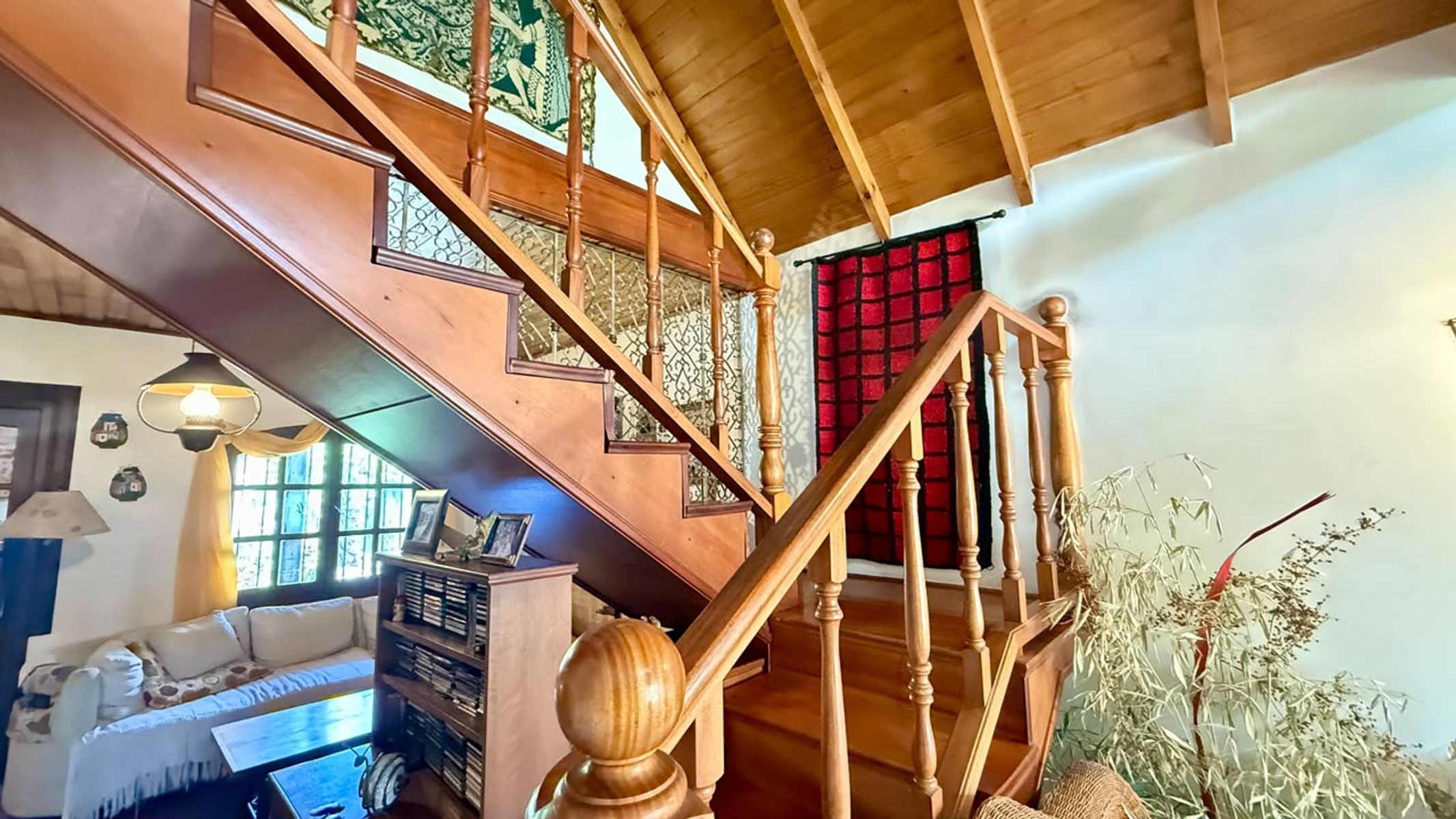 CHALET 4 AMBIENTES CON COCHERA, FONDO Y PILETA. LOTE 9,53x40 mts. - 7