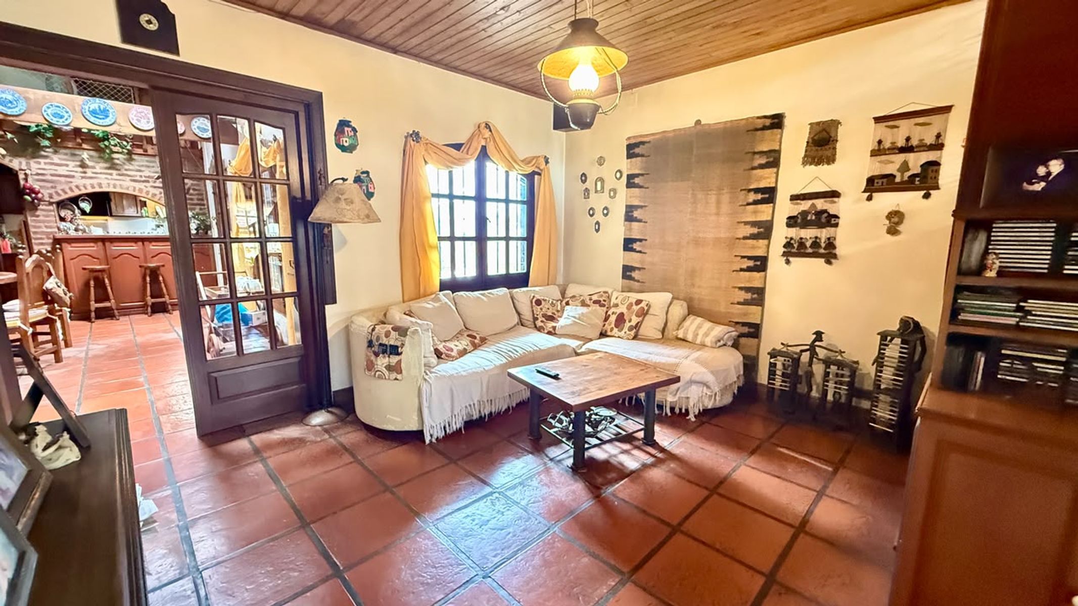 CHALET 4 AMBIENTES CON COCHERA, FONDO Y PILETA. LOTE 9,53x40 mts. - 8